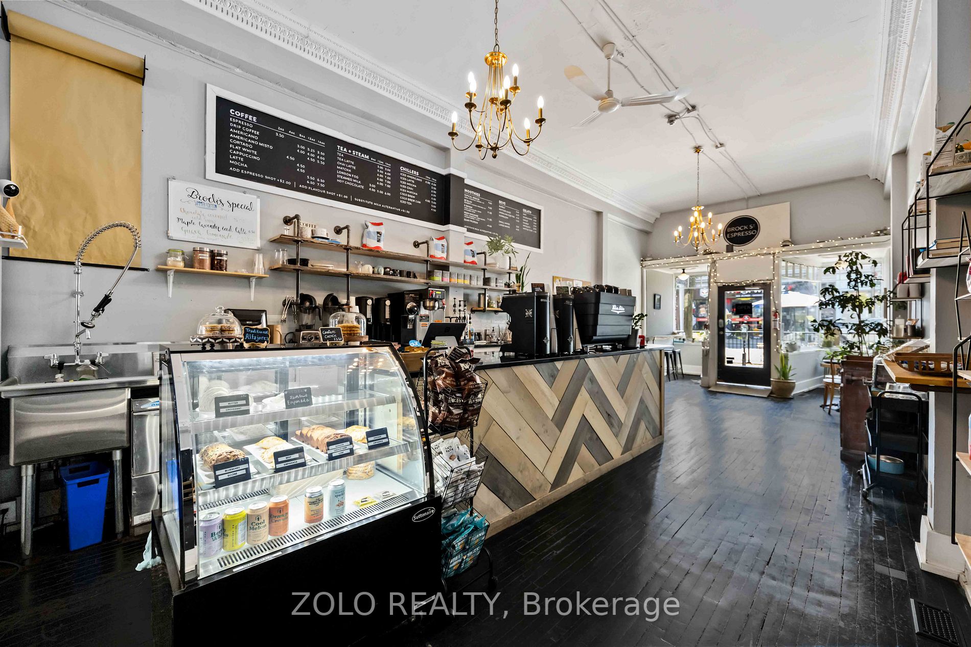 131 Brock St S