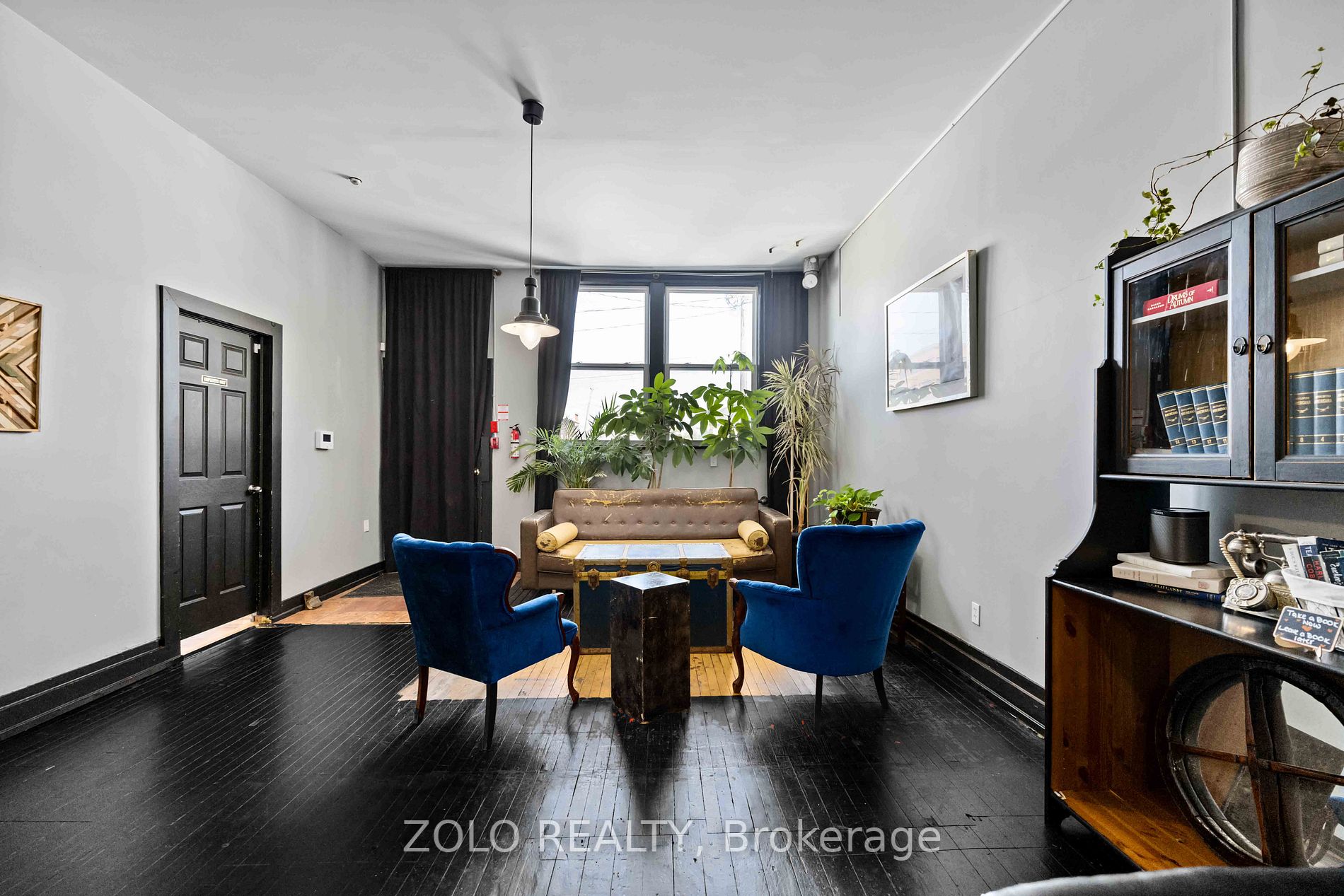 131 Brock St S