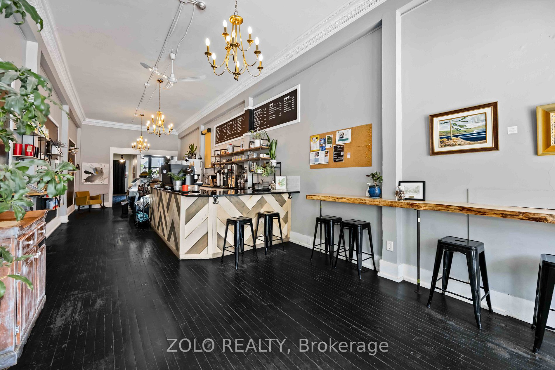 131 Brock St S