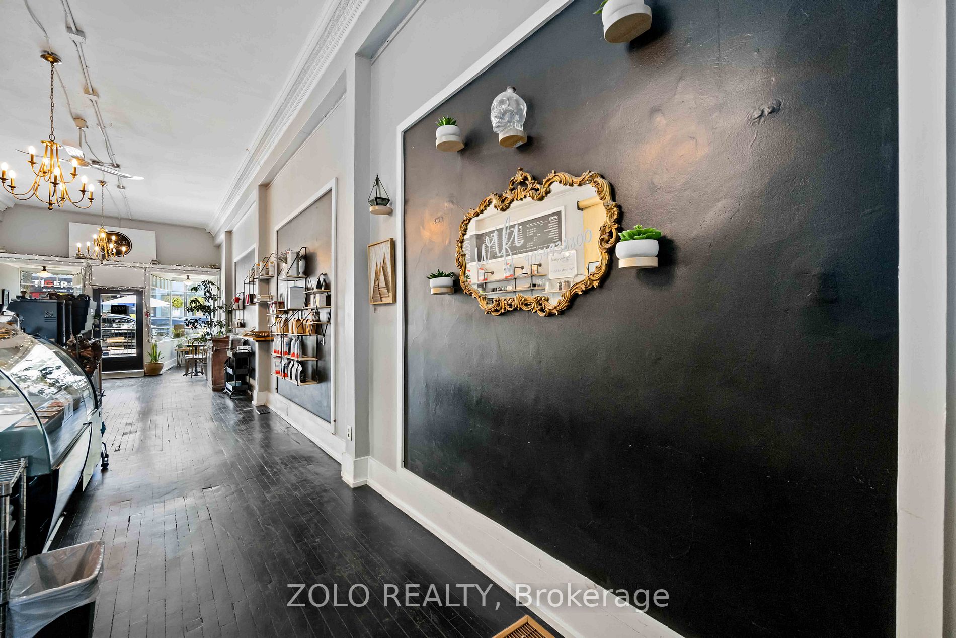 131 Brock St S