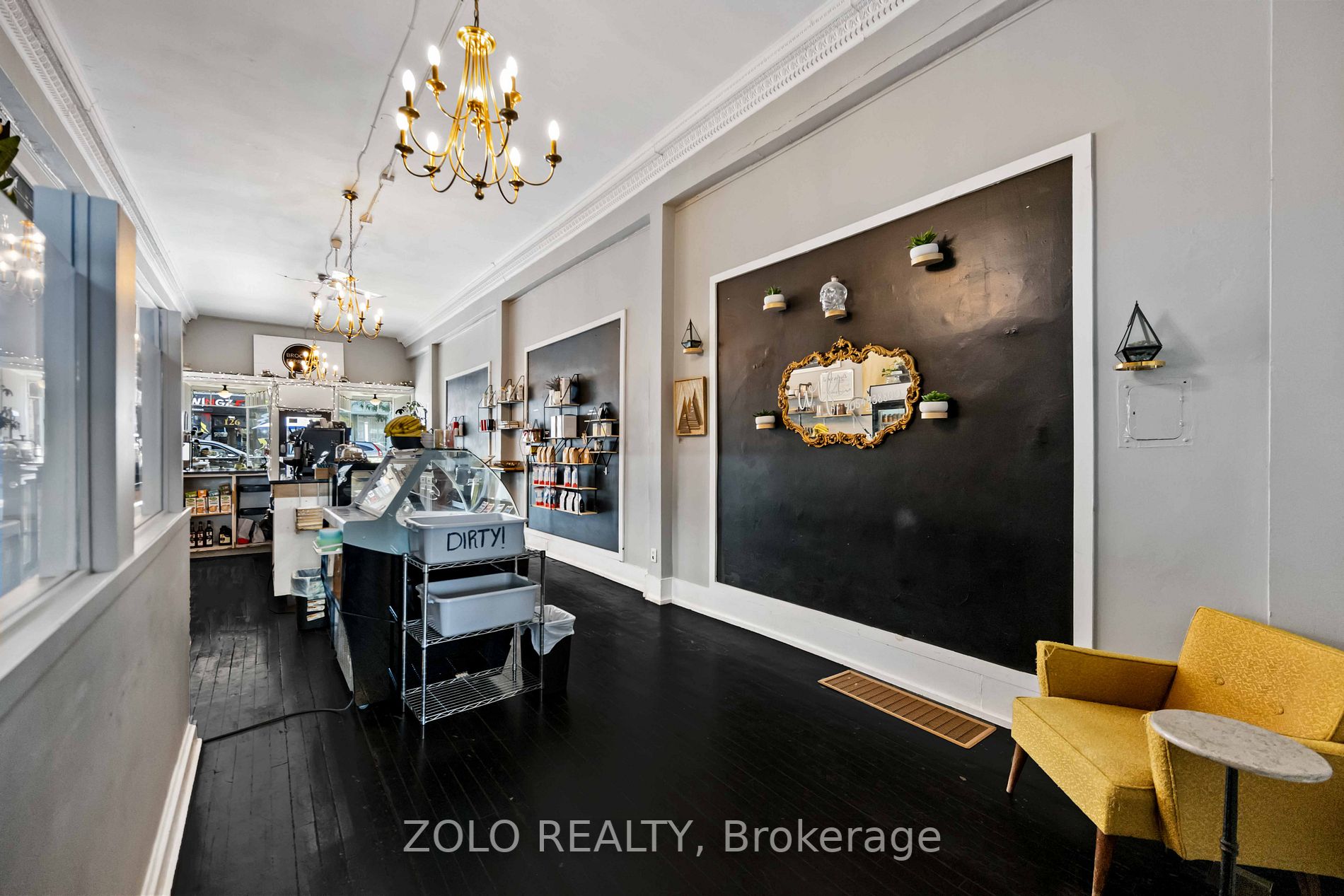 131 Brock St S