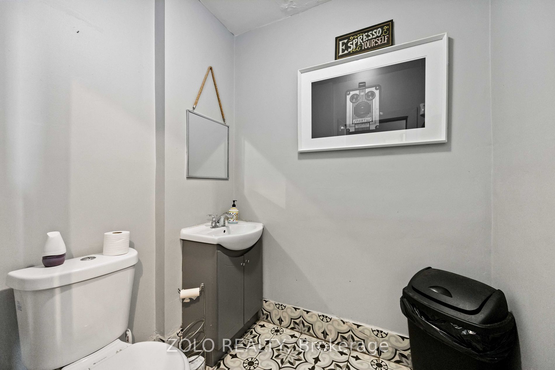 131 Brock St S