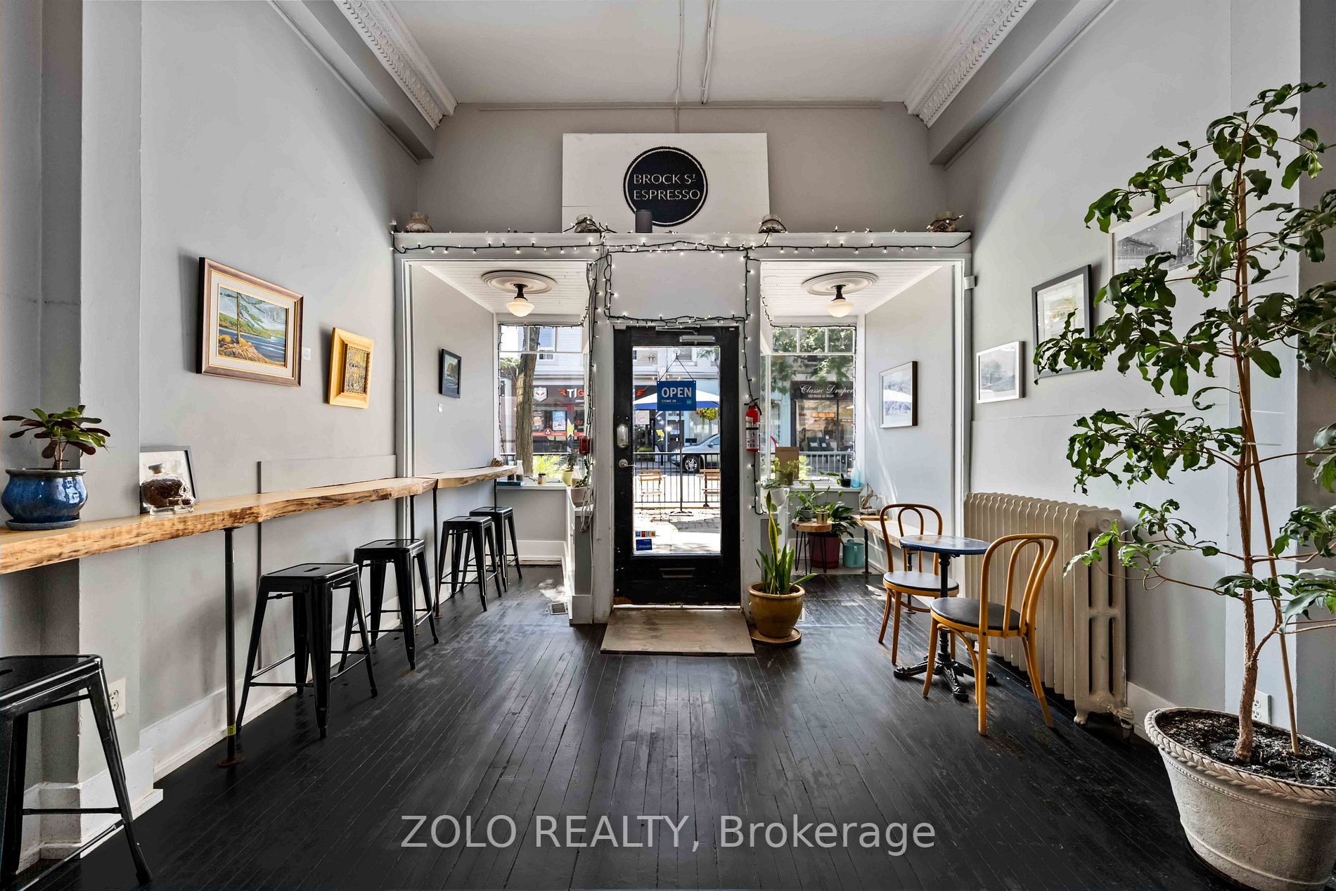 131 Brock St S
