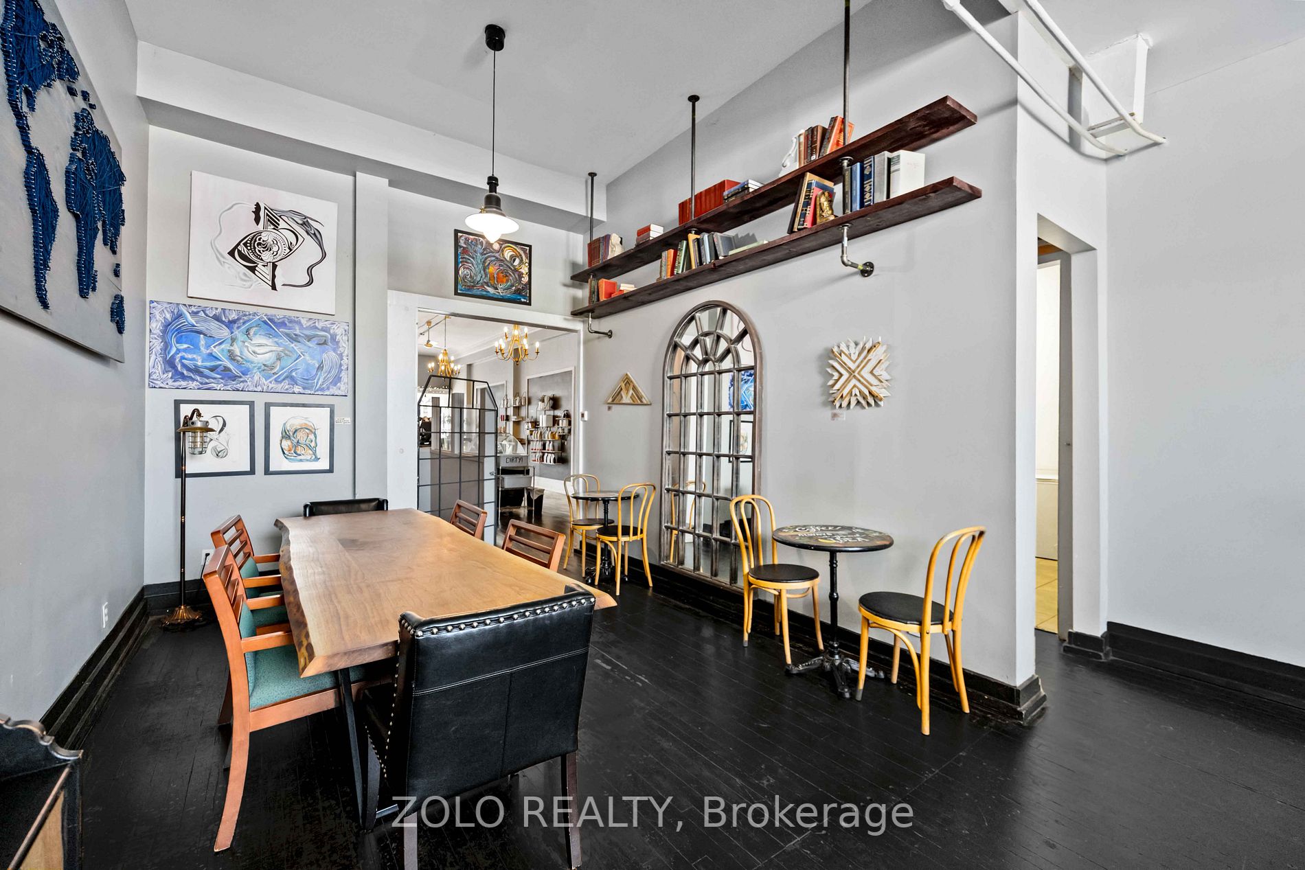 131 Brock St S