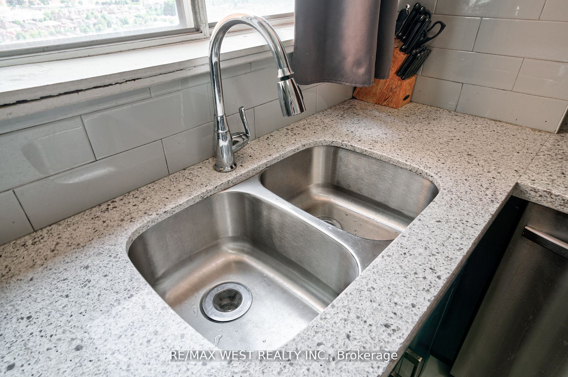 100 Wingarden Crt, #2015
