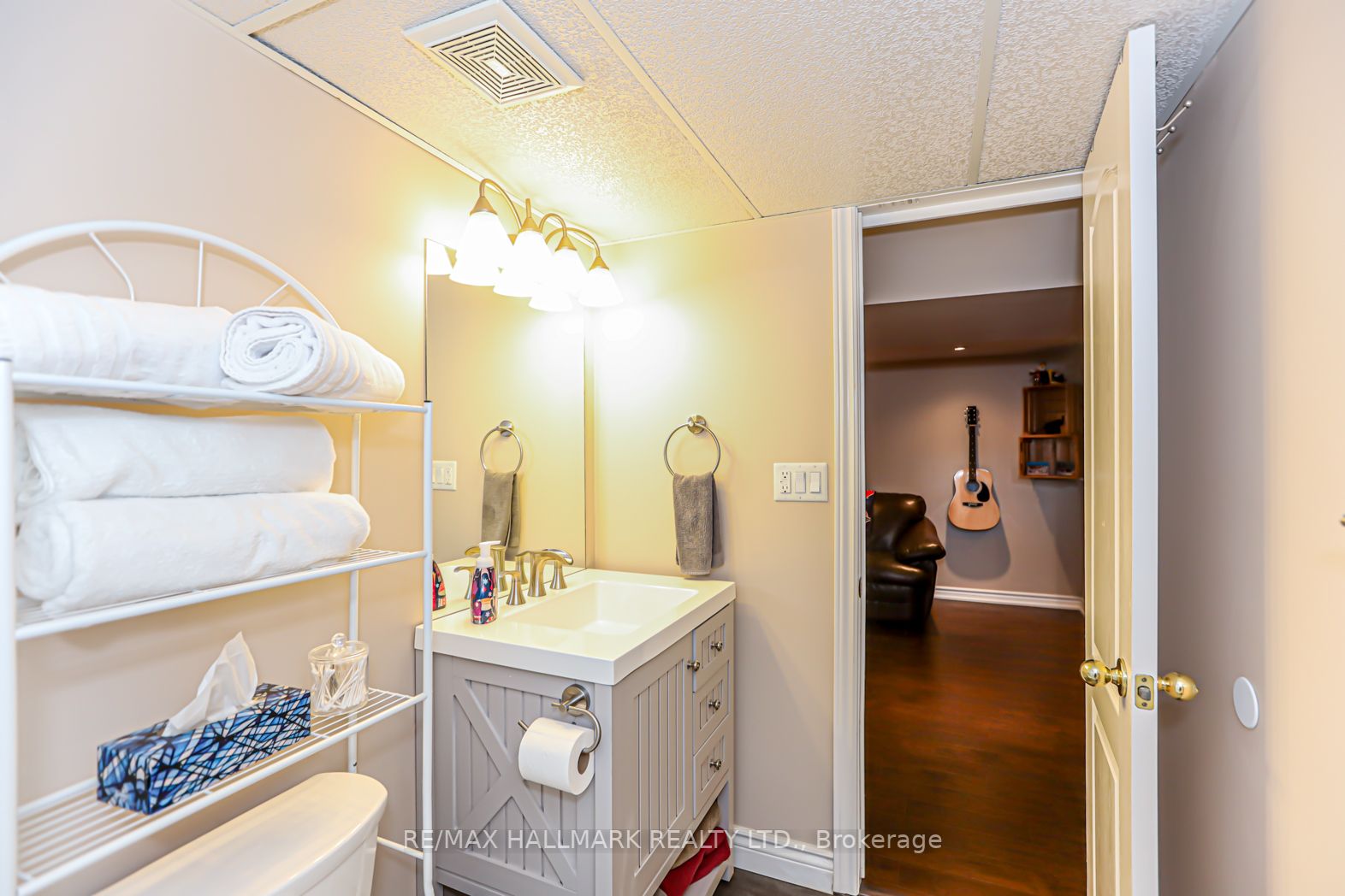 51 Elizabeth Cres S
