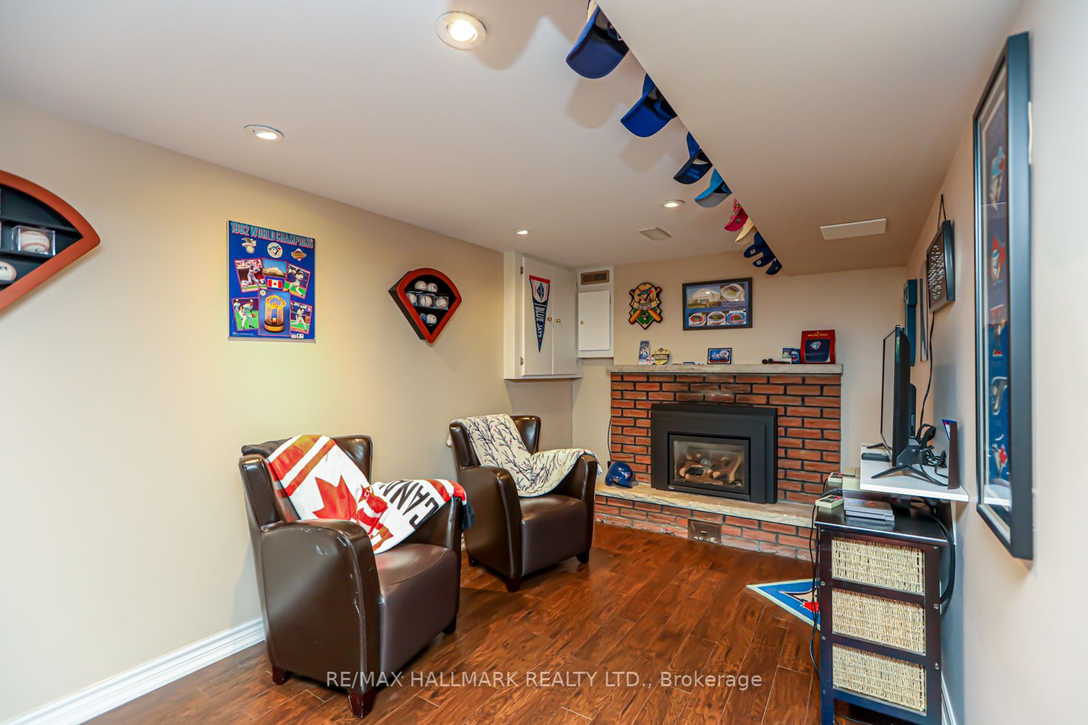 51 Elizabeth Cres S