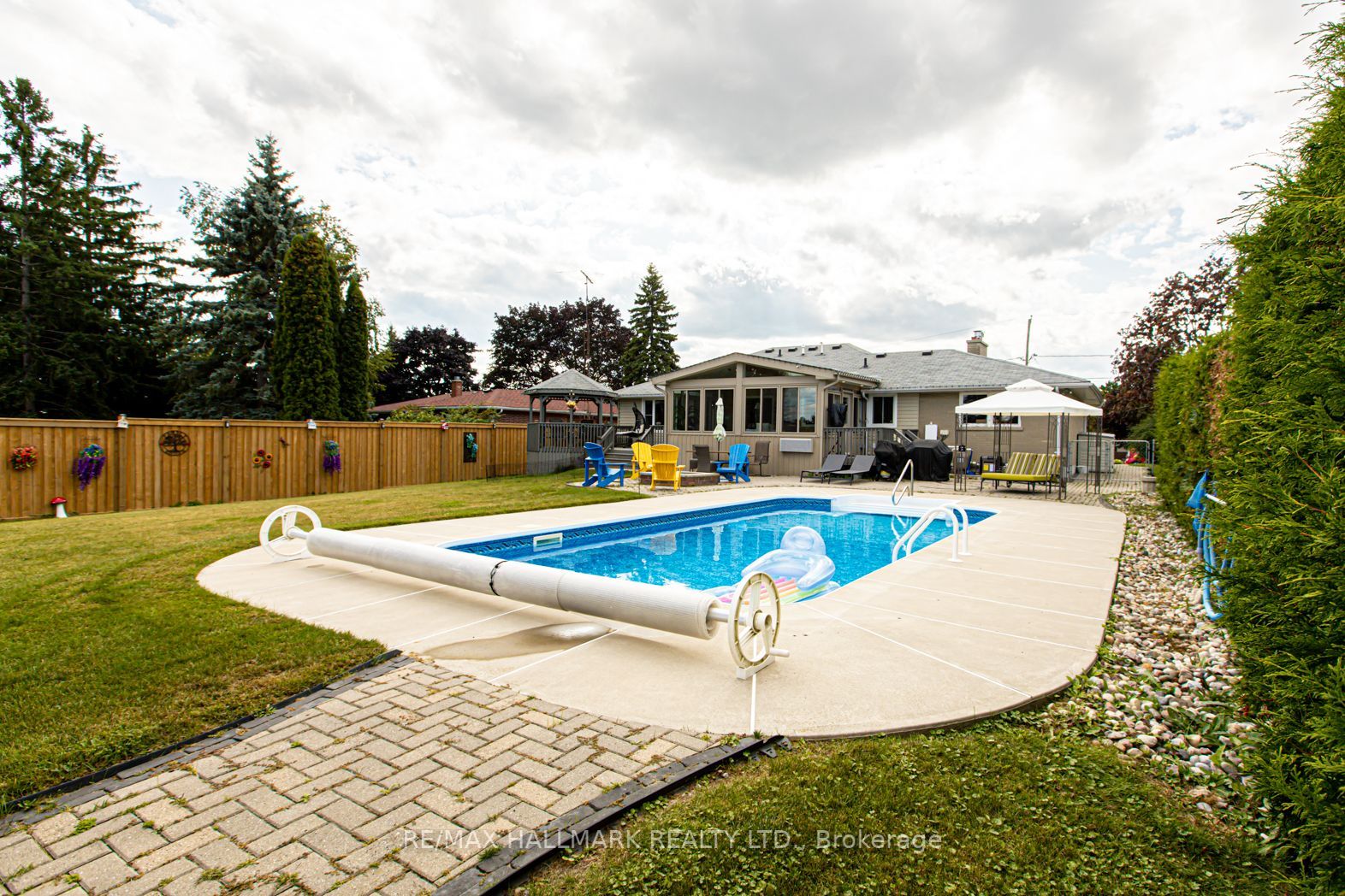 51 Elizabeth Cres S