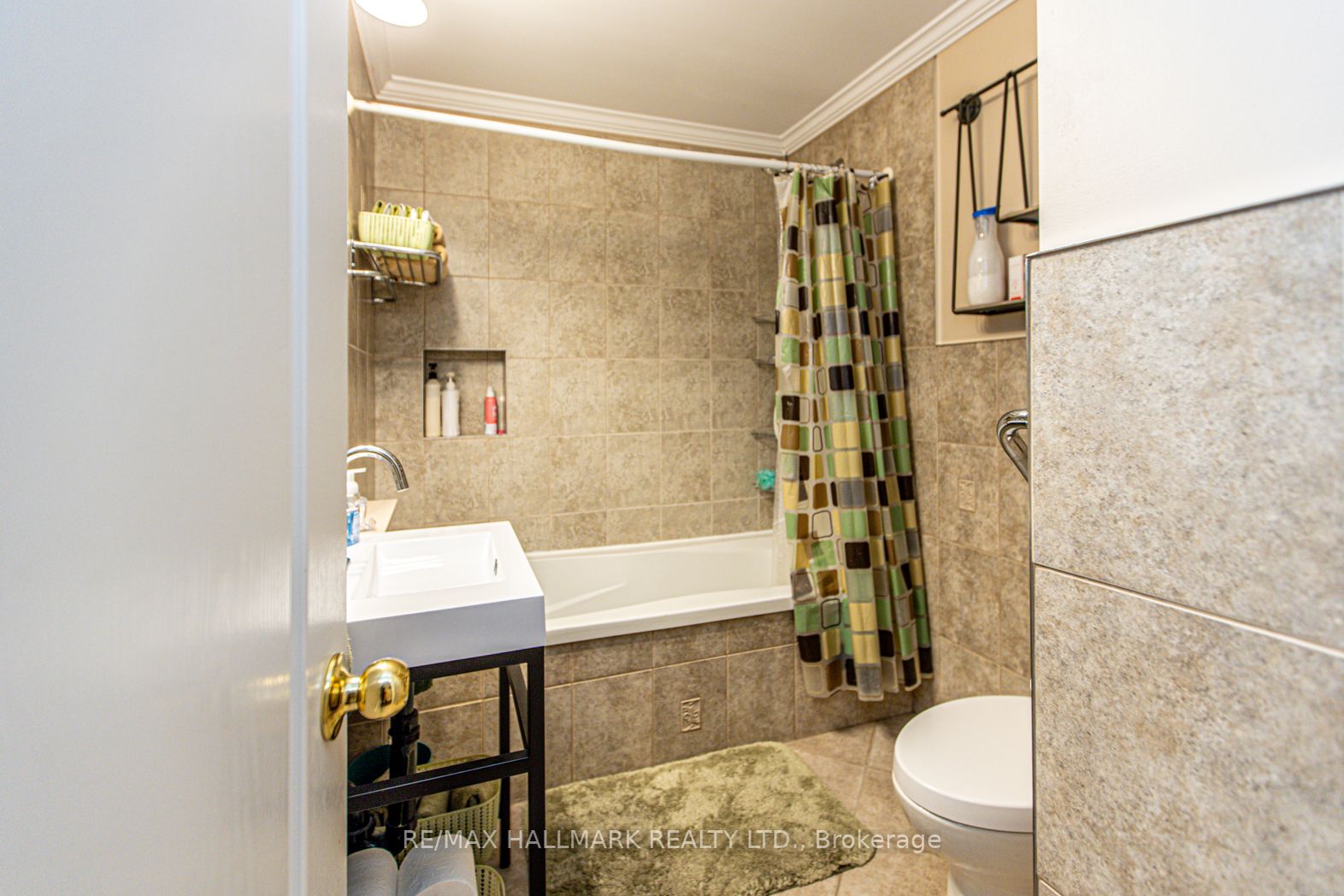 51 Elizabeth Cres S