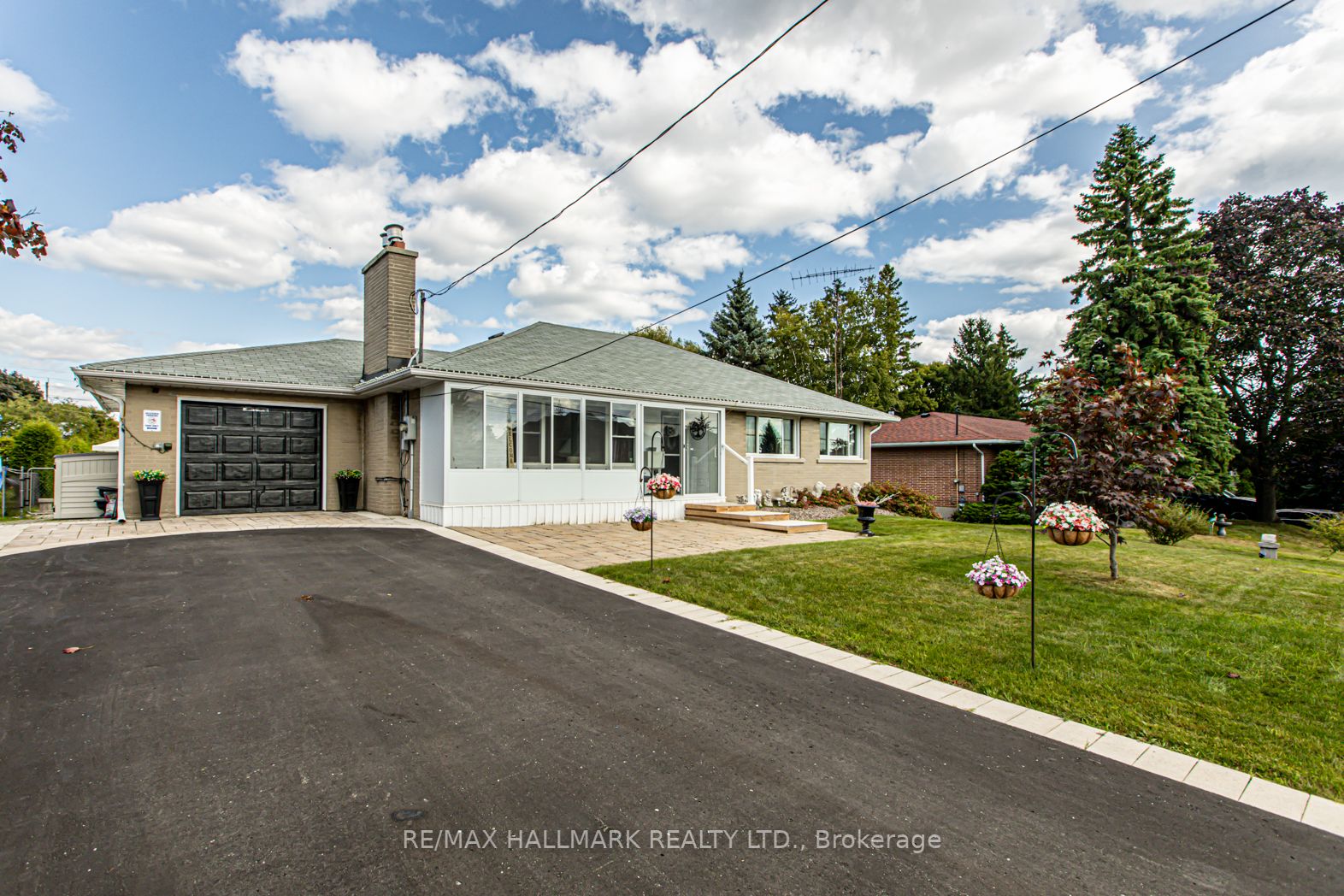 51 Elizabeth Cres S