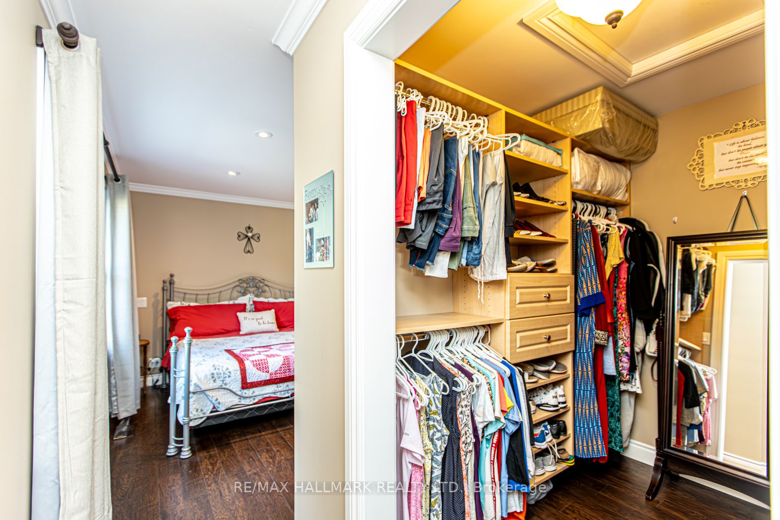 51 Elizabeth Cres S