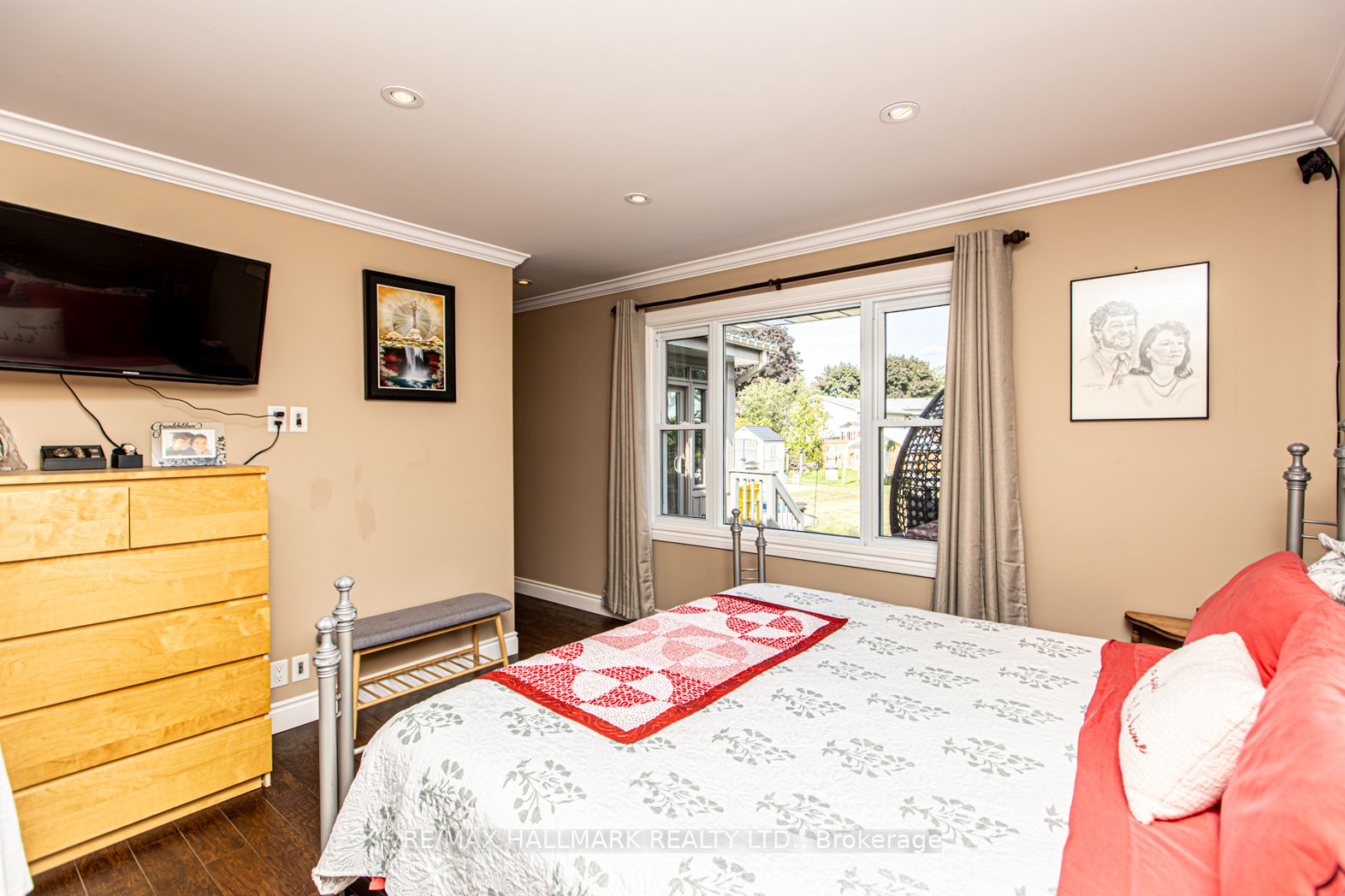 51 Elizabeth Cres S
