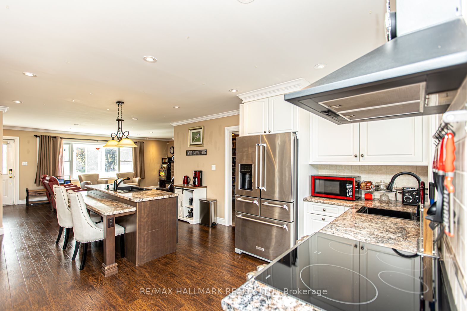 51 Elizabeth Cres S
