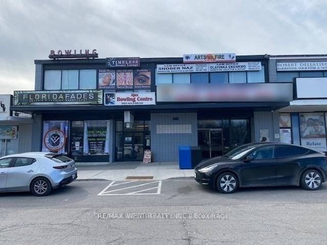174 Harwood Ave S, #102