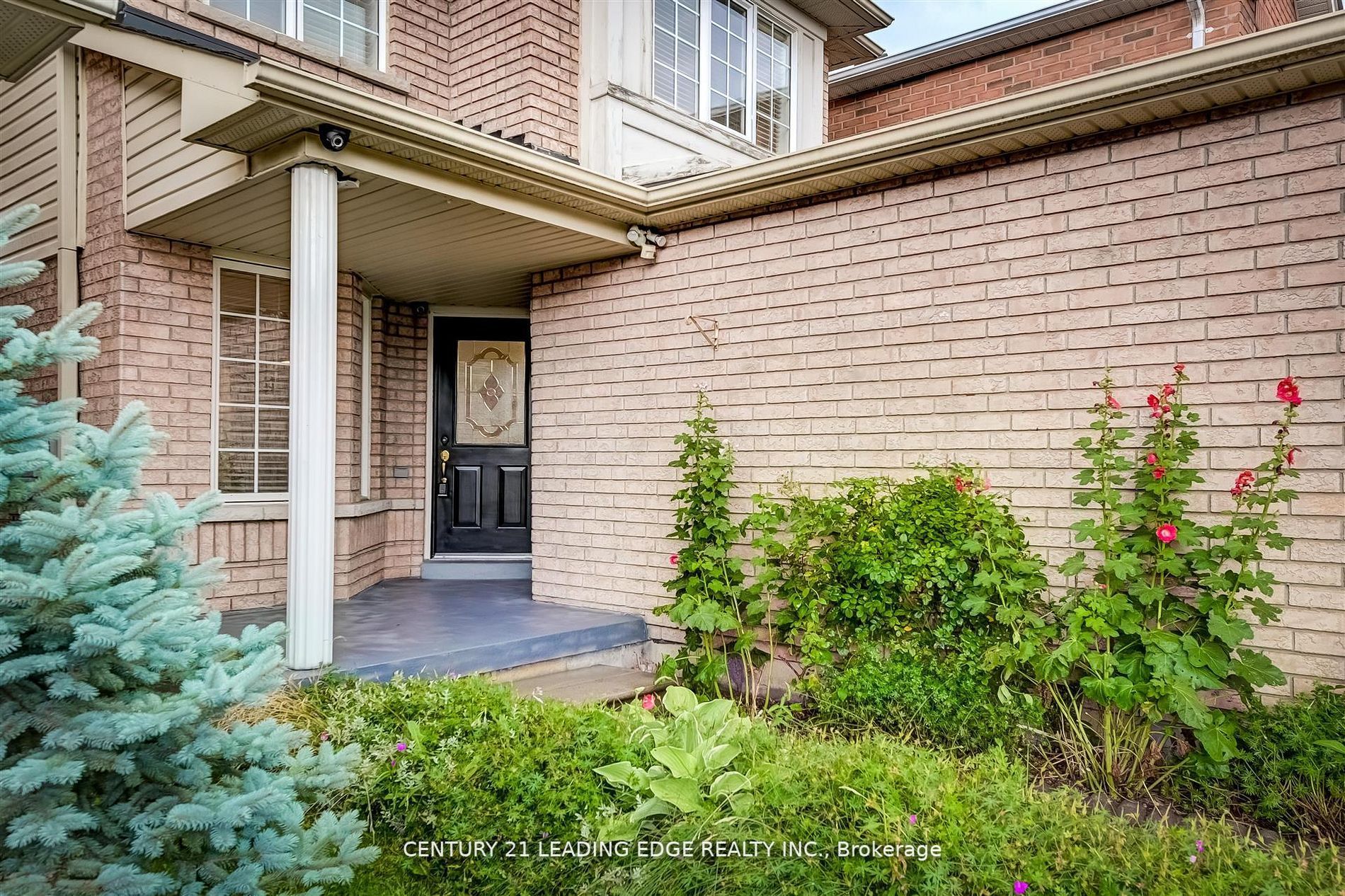 215 Andona Cres
