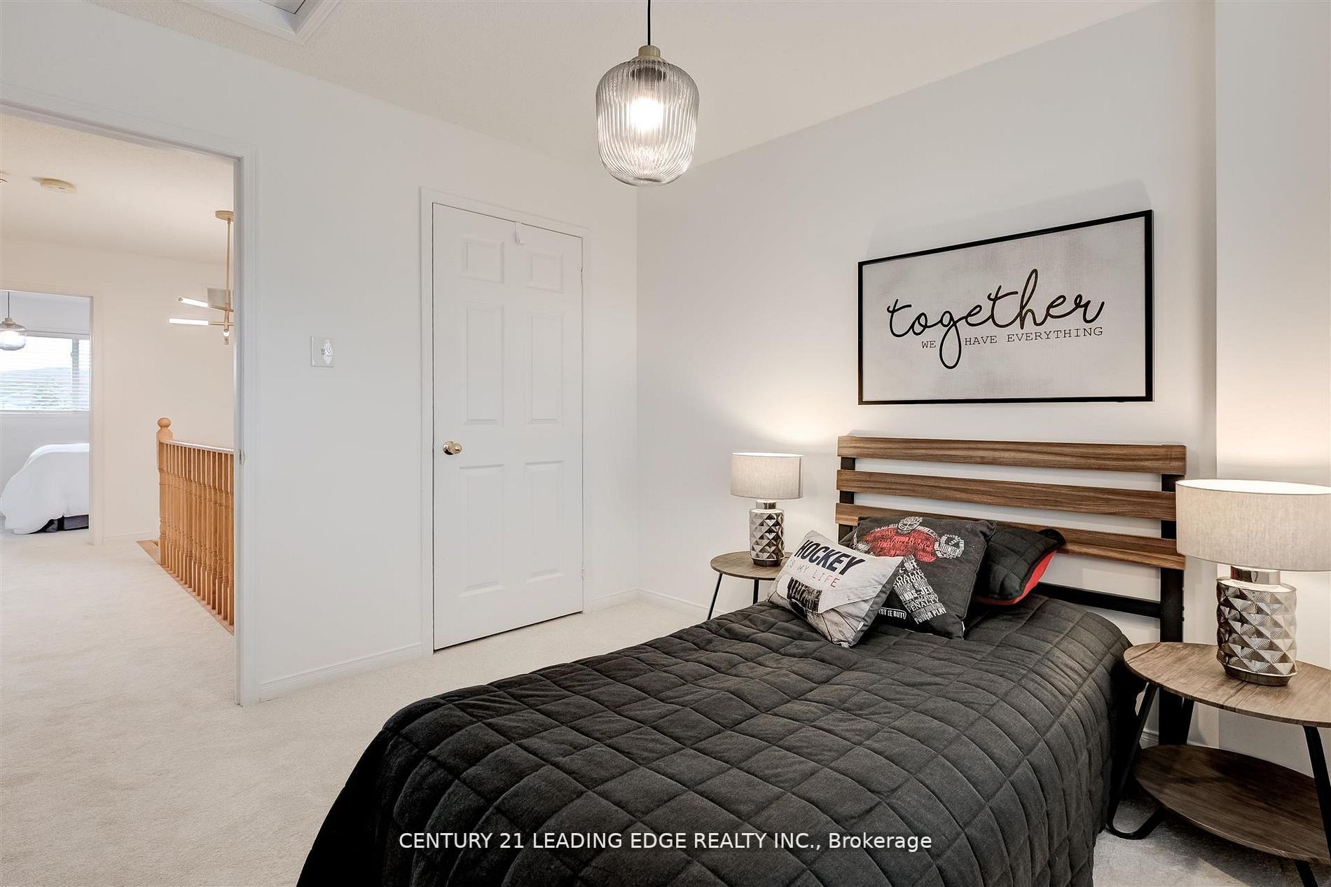 215 Andona Cres