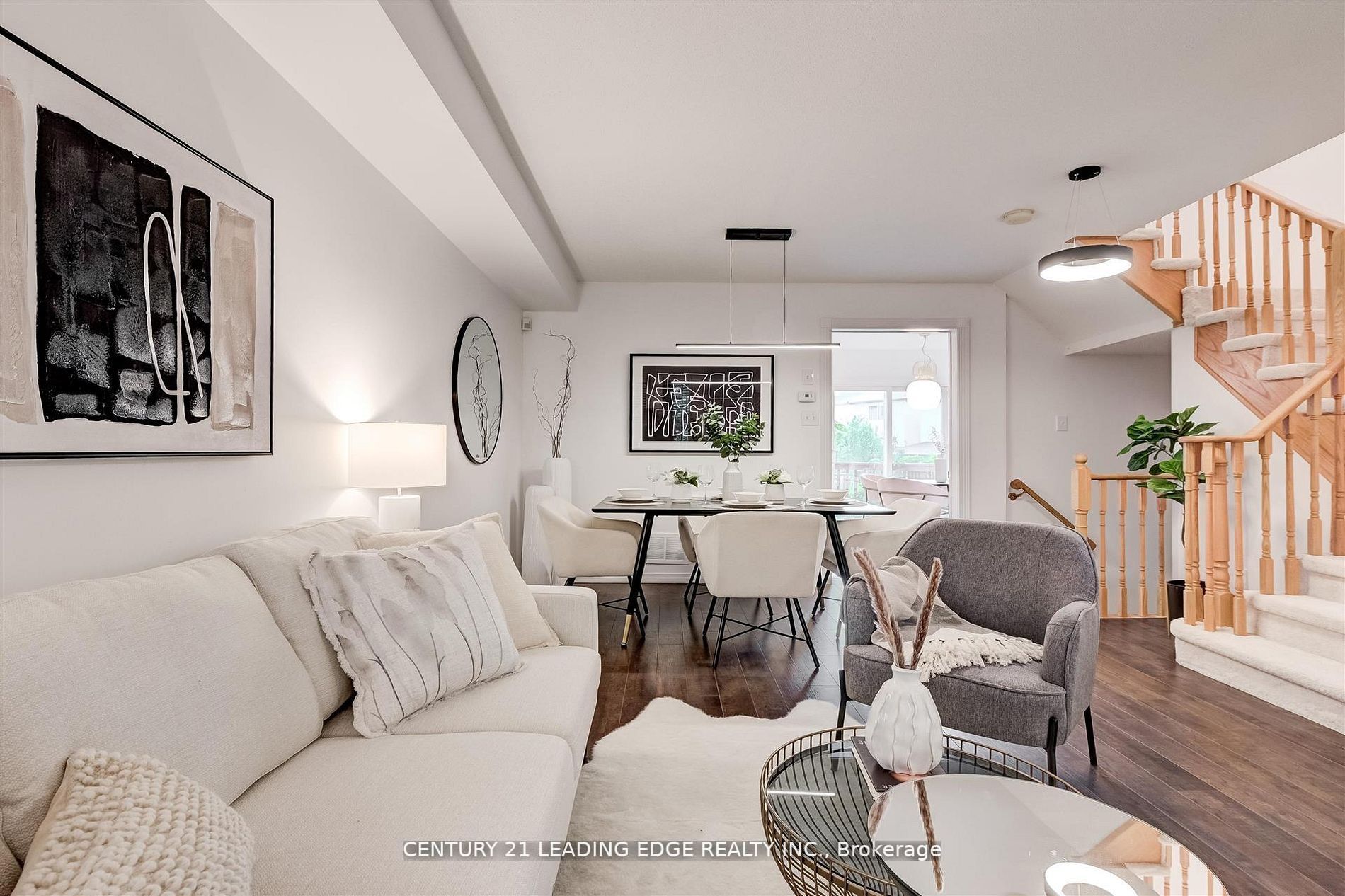 215 Andona Cres