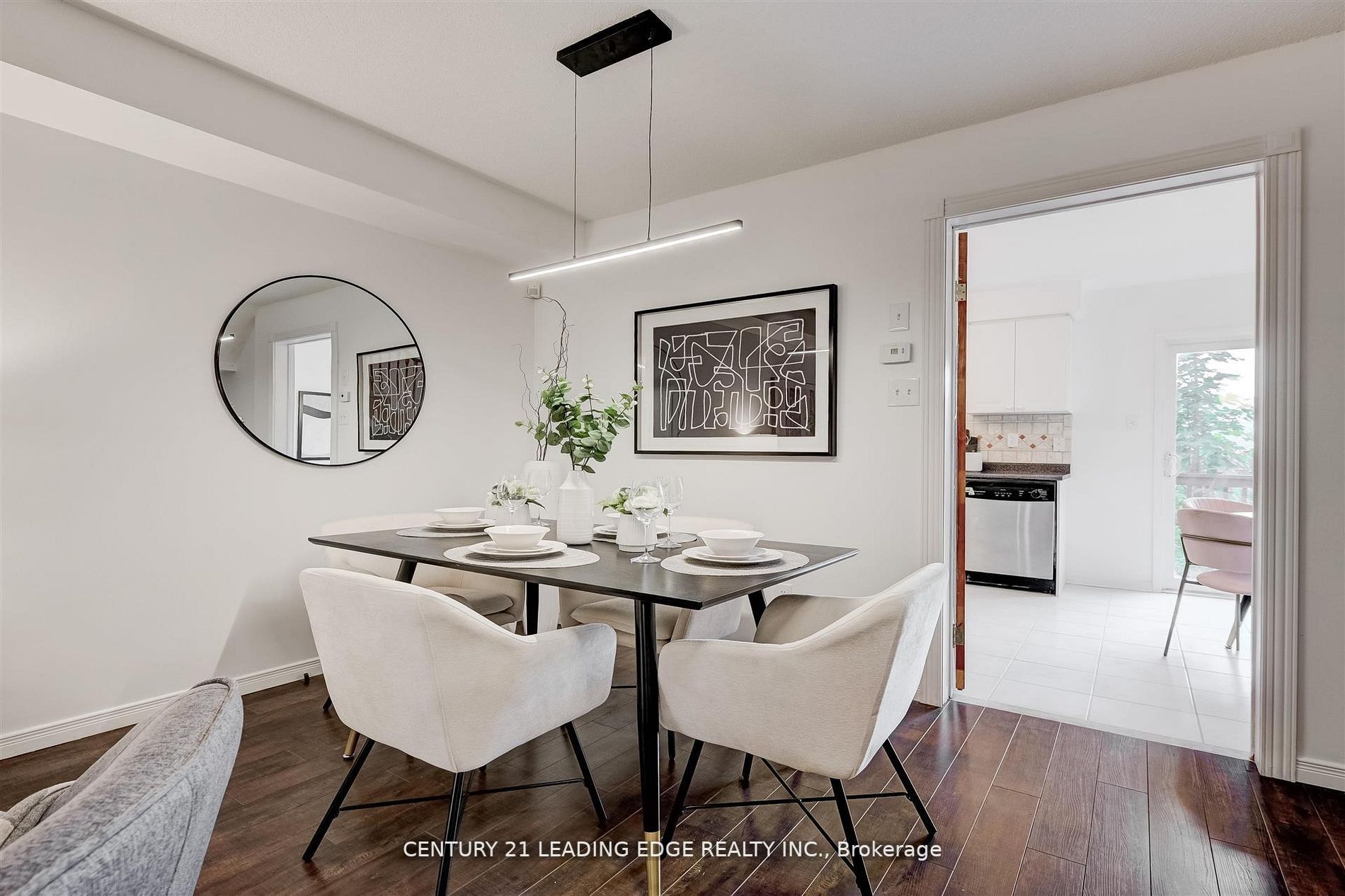 215 Andona Cres