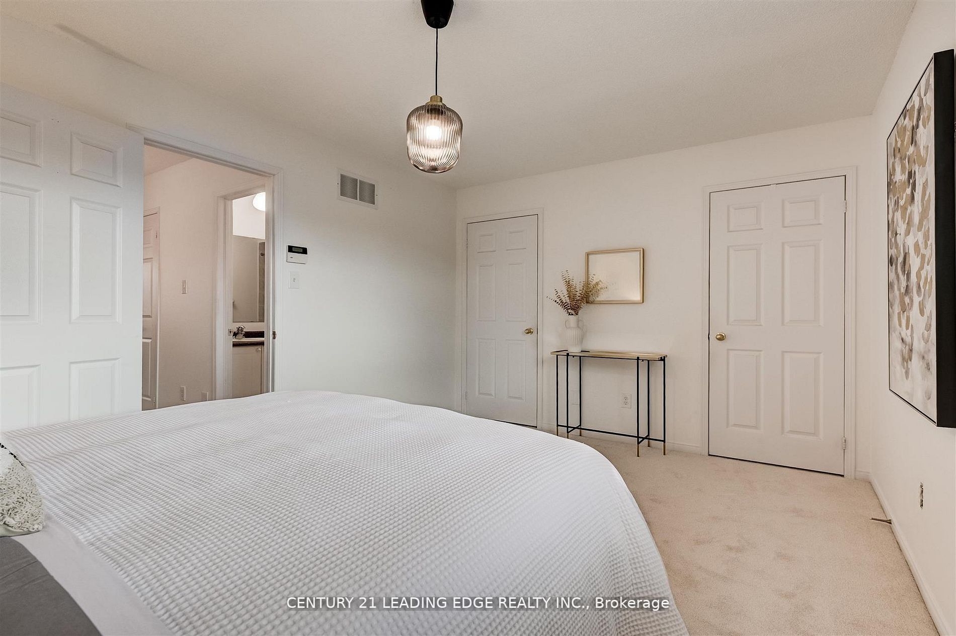 215 Andona Cres