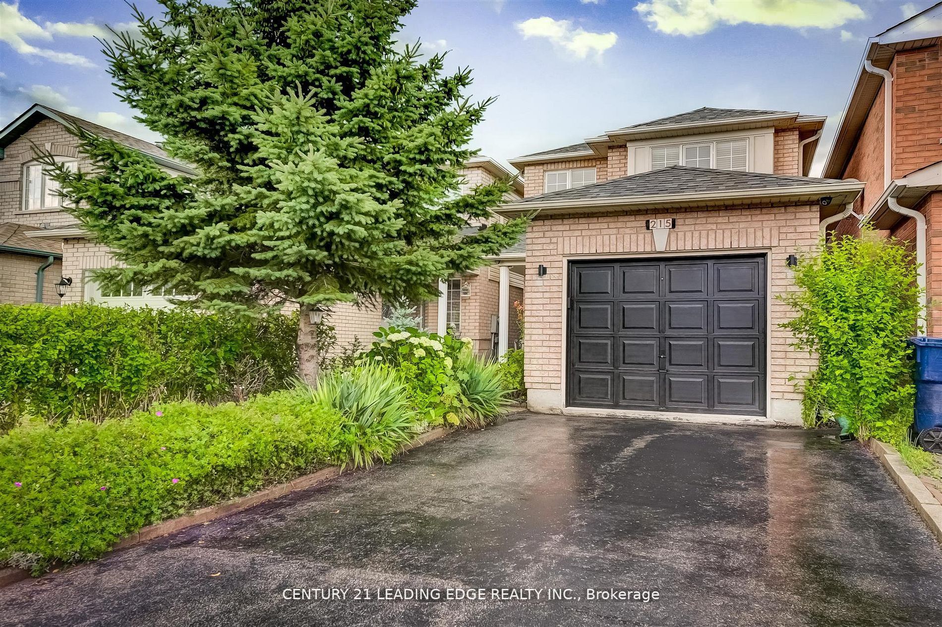 215 Andona Cres