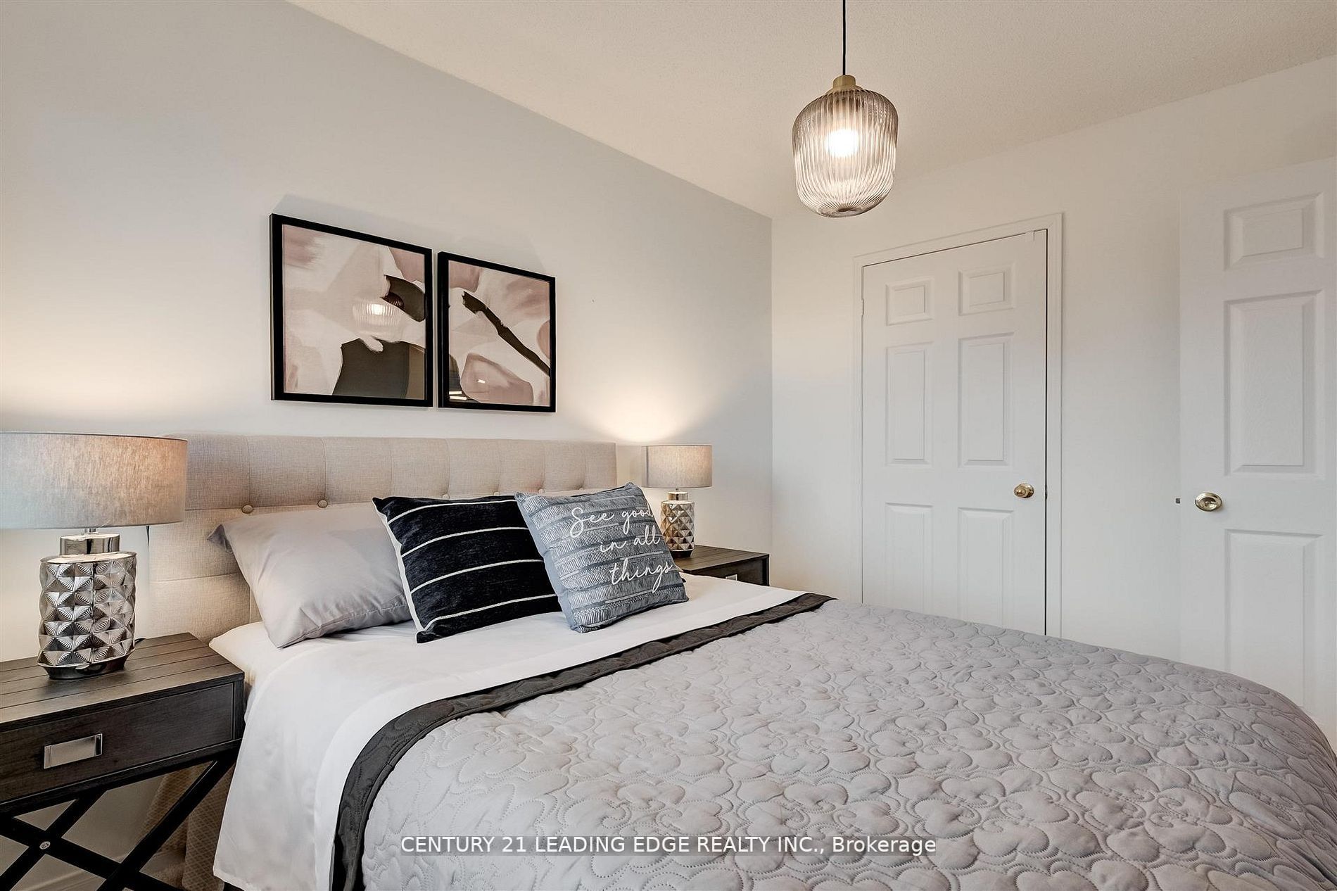 215 Andona Cres
