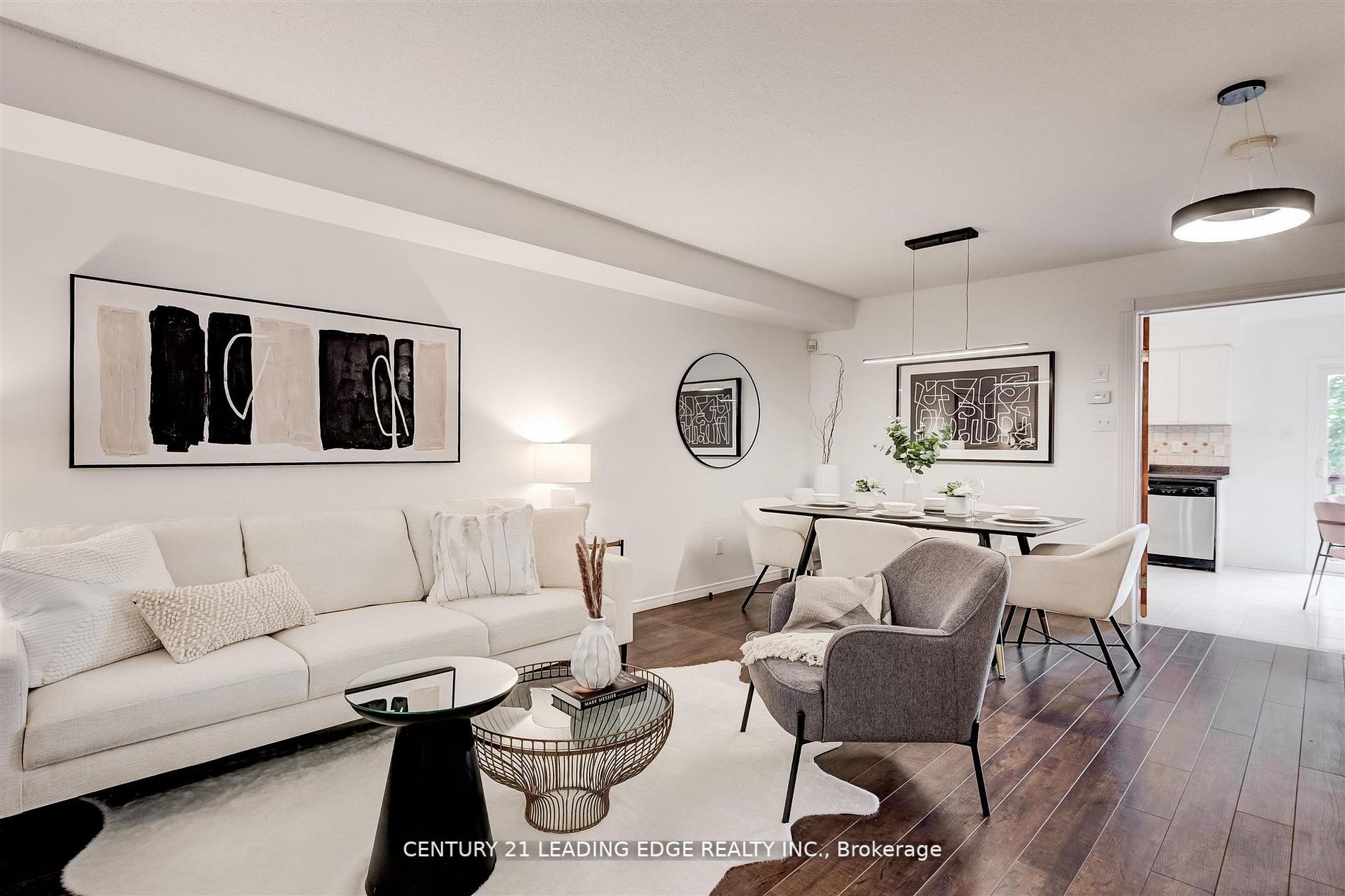 215 Andona Cres