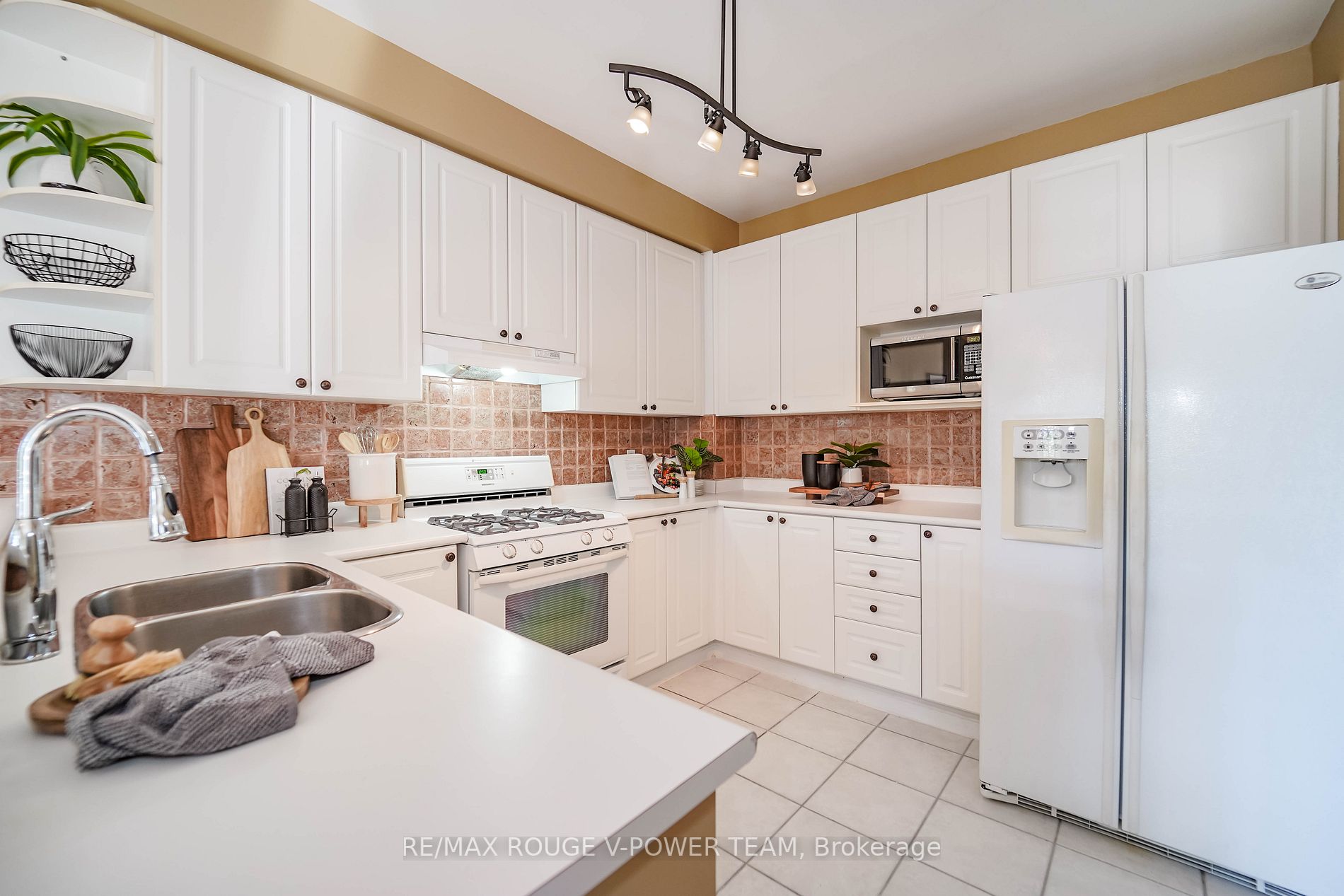 45 Shoalhaven Dr