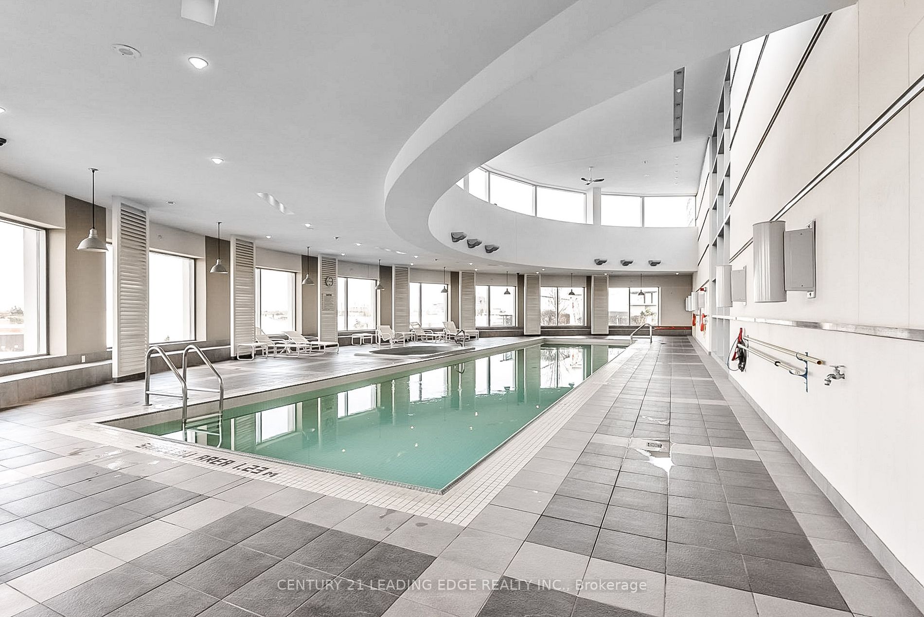 38 Lee Centre Dr, #2201