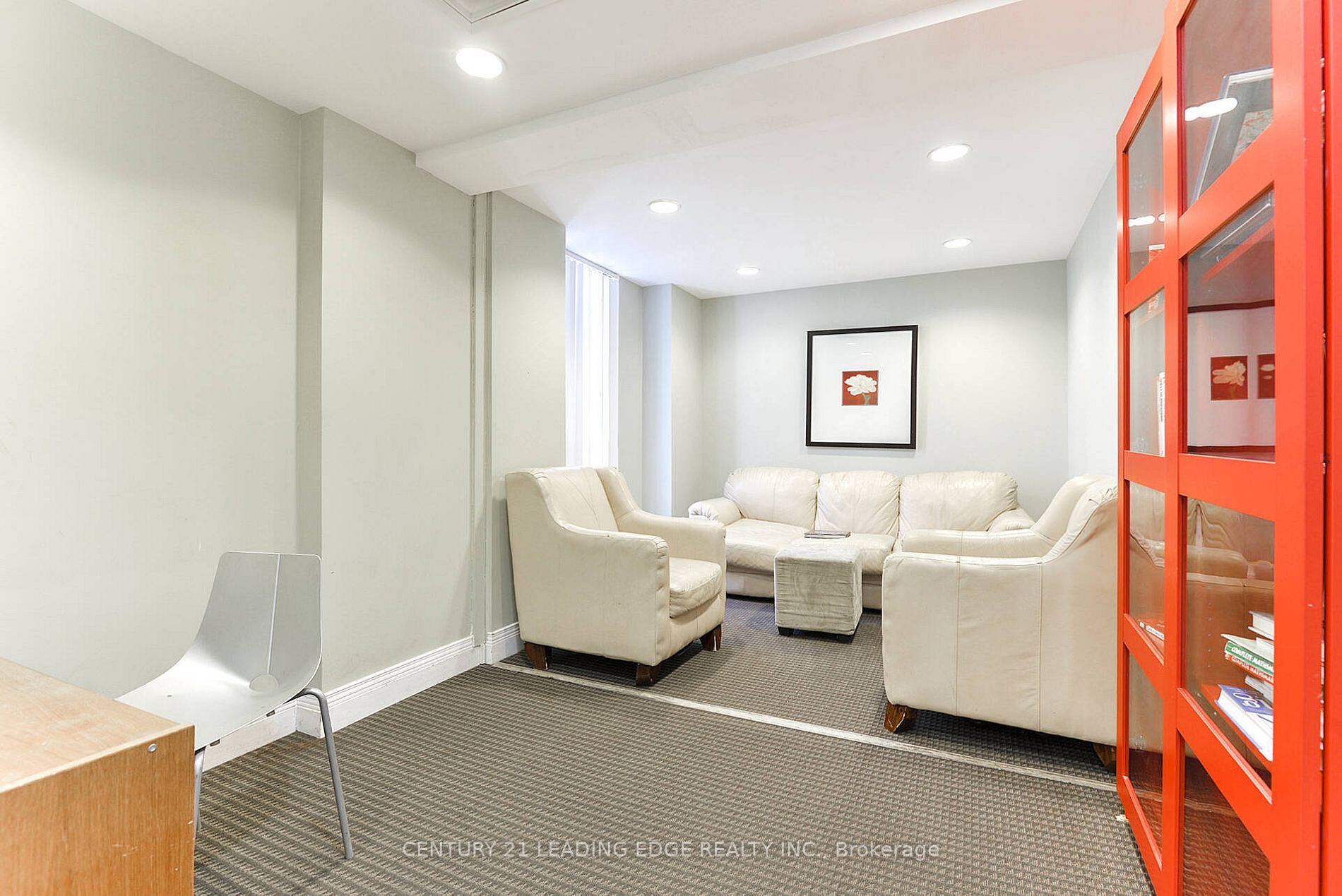 38 Lee Centre Dr, #2201