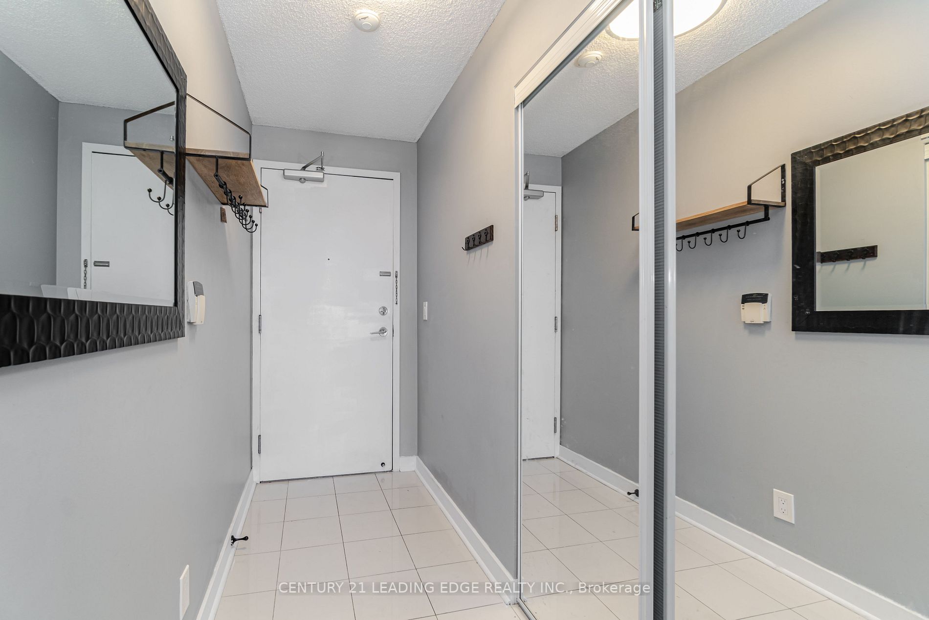 38 Lee Centre Dr, #2201