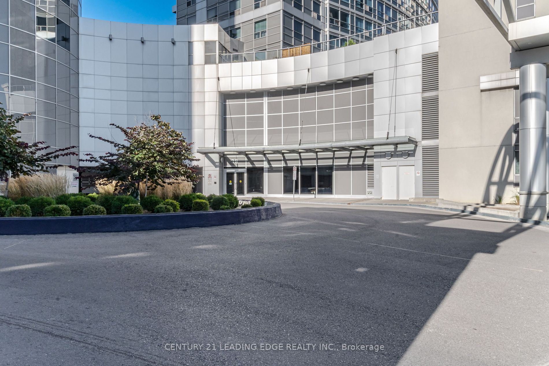 38 Lee Centre Dr, #2201
