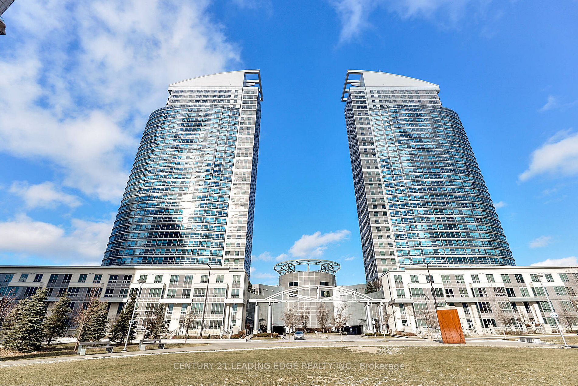 38 Lee Centre Dr, #2201