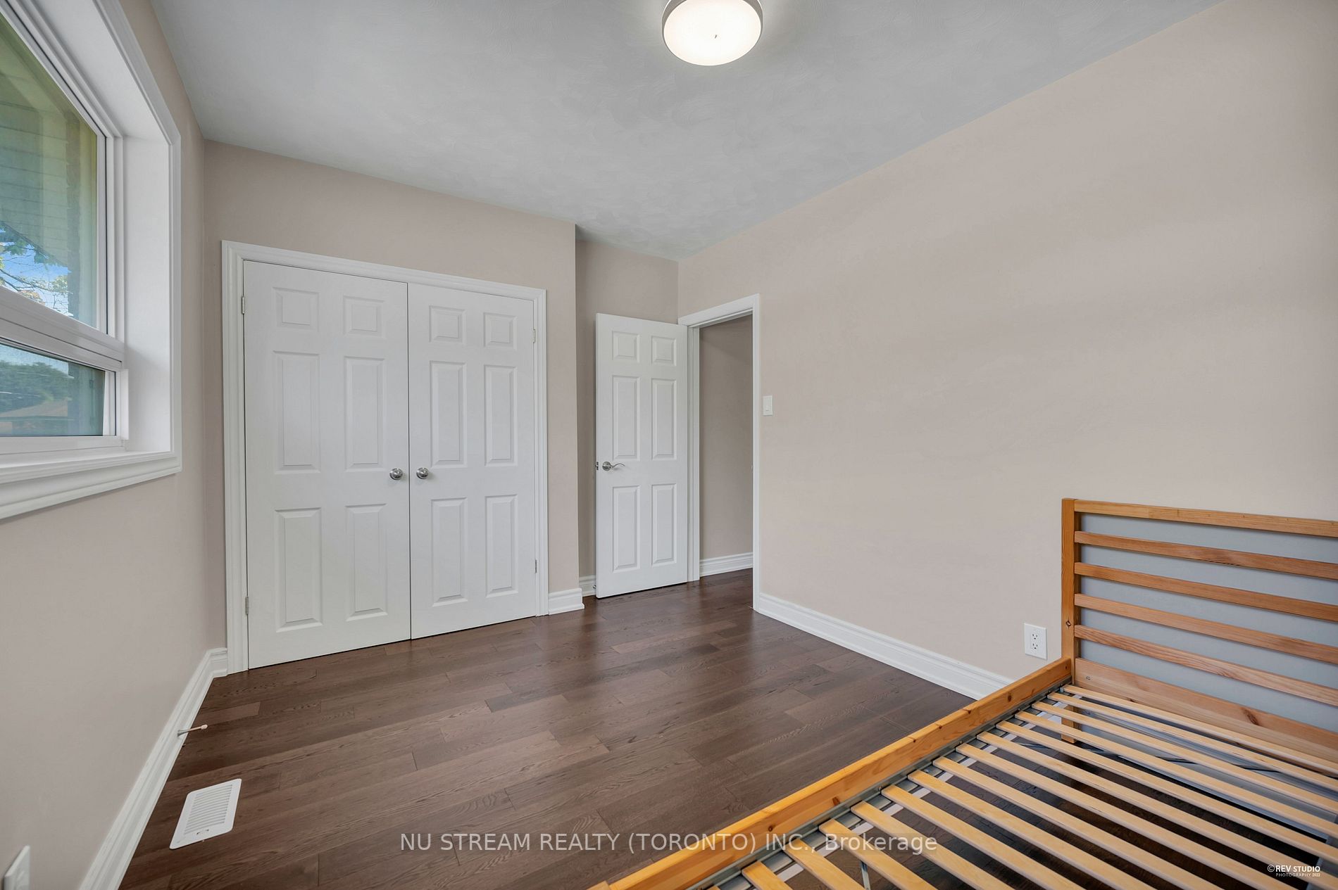 11 Tremely Crescent