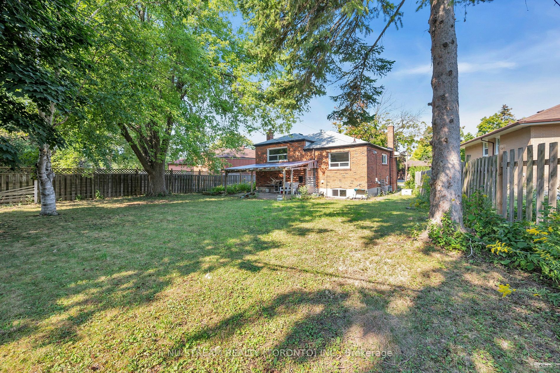 11 Tremely Crescent