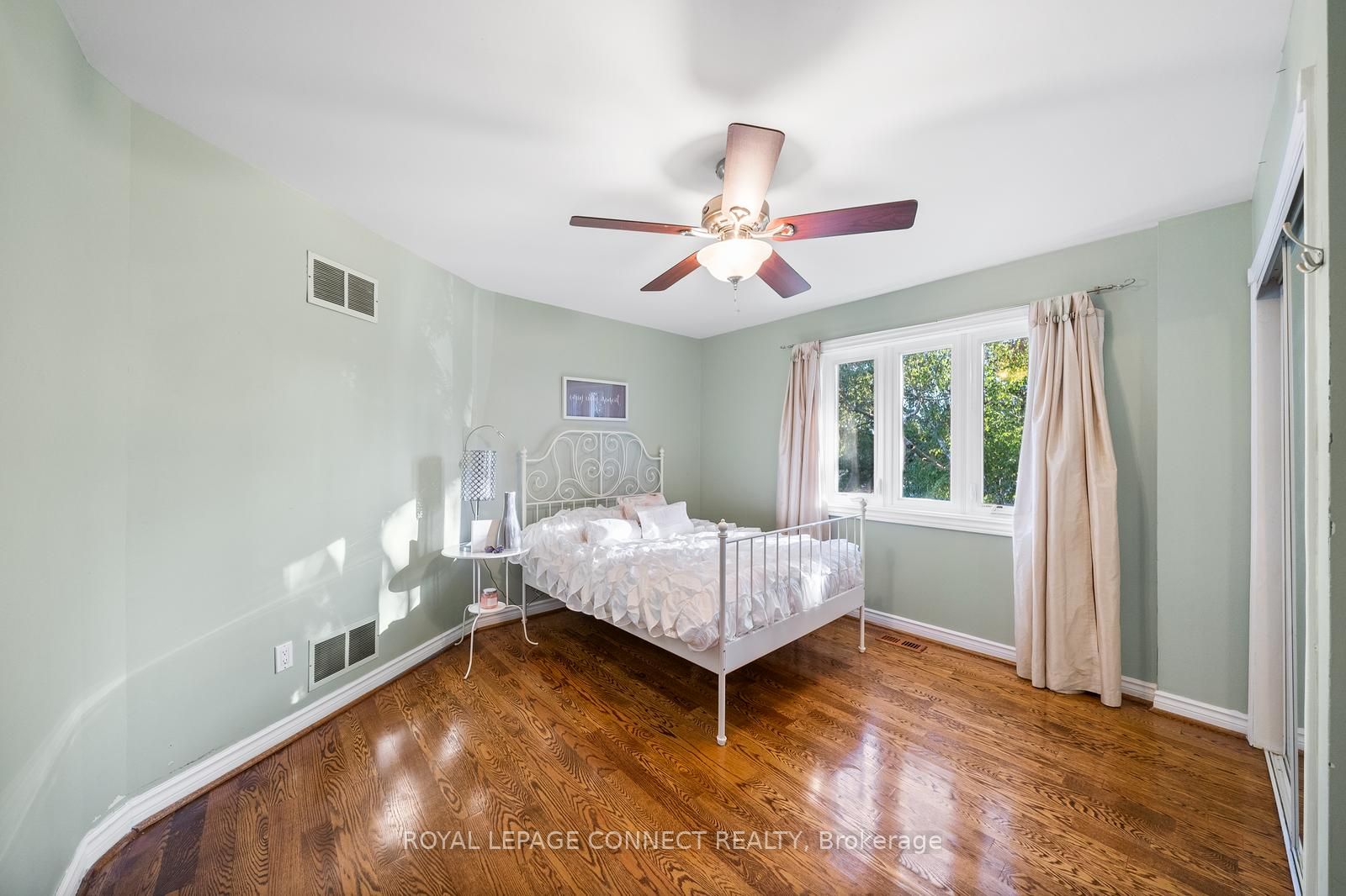 102 Hart Ave