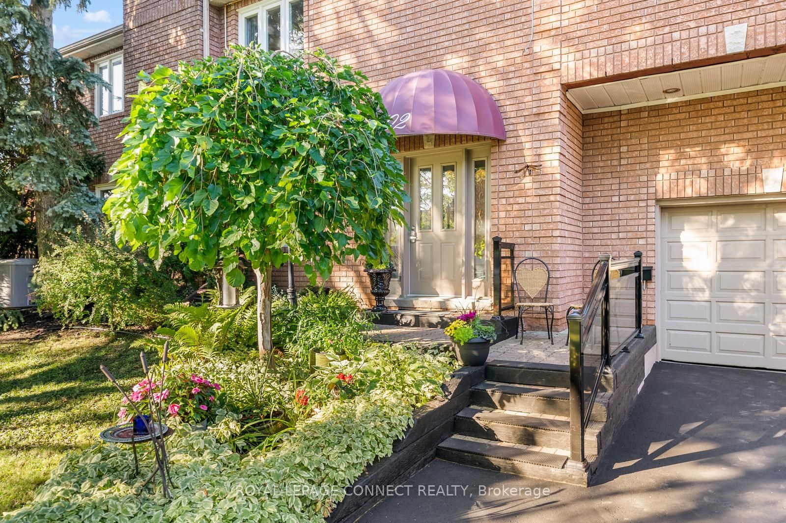 102 Hart Ave