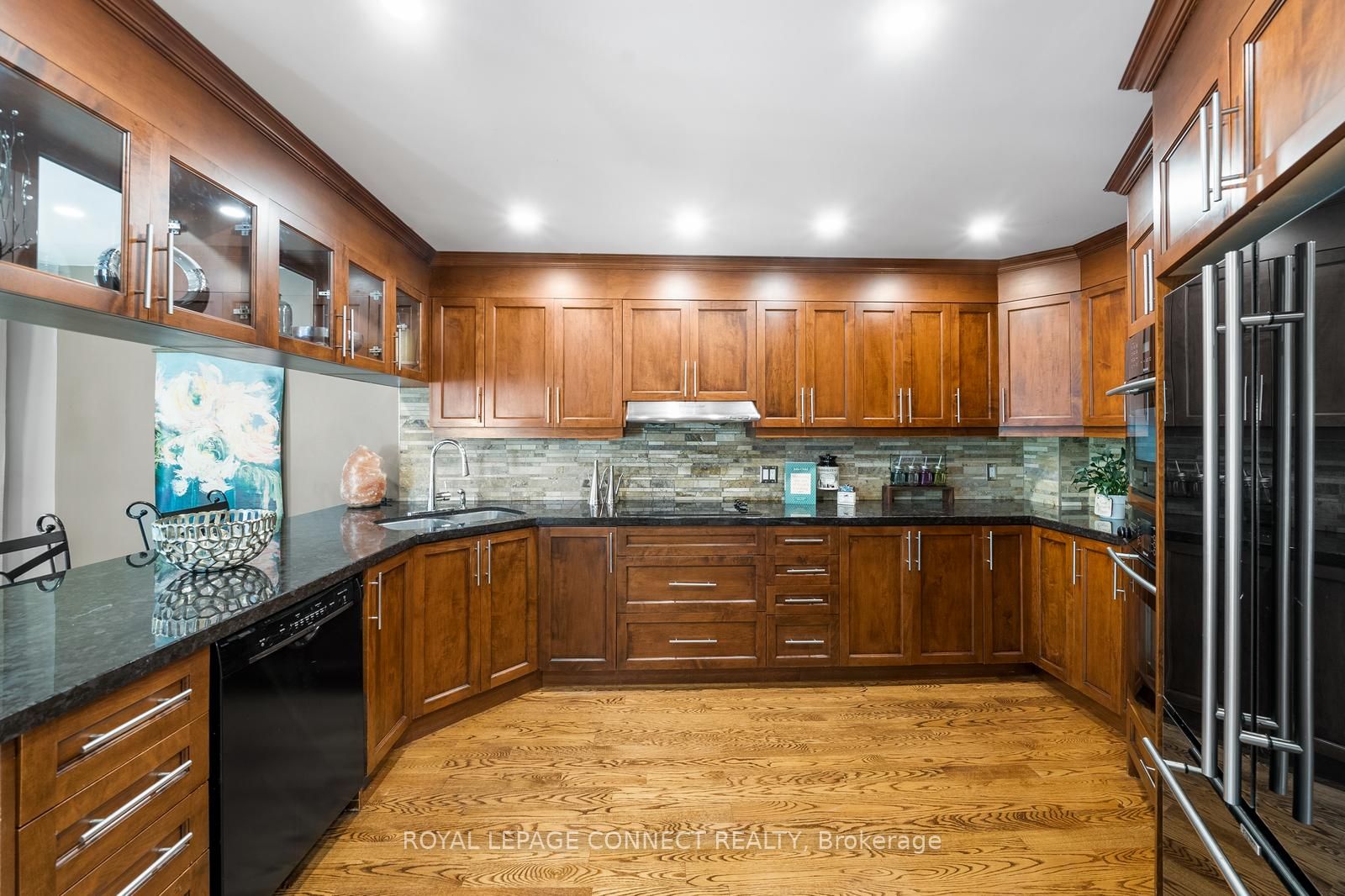 102 Hart Ave