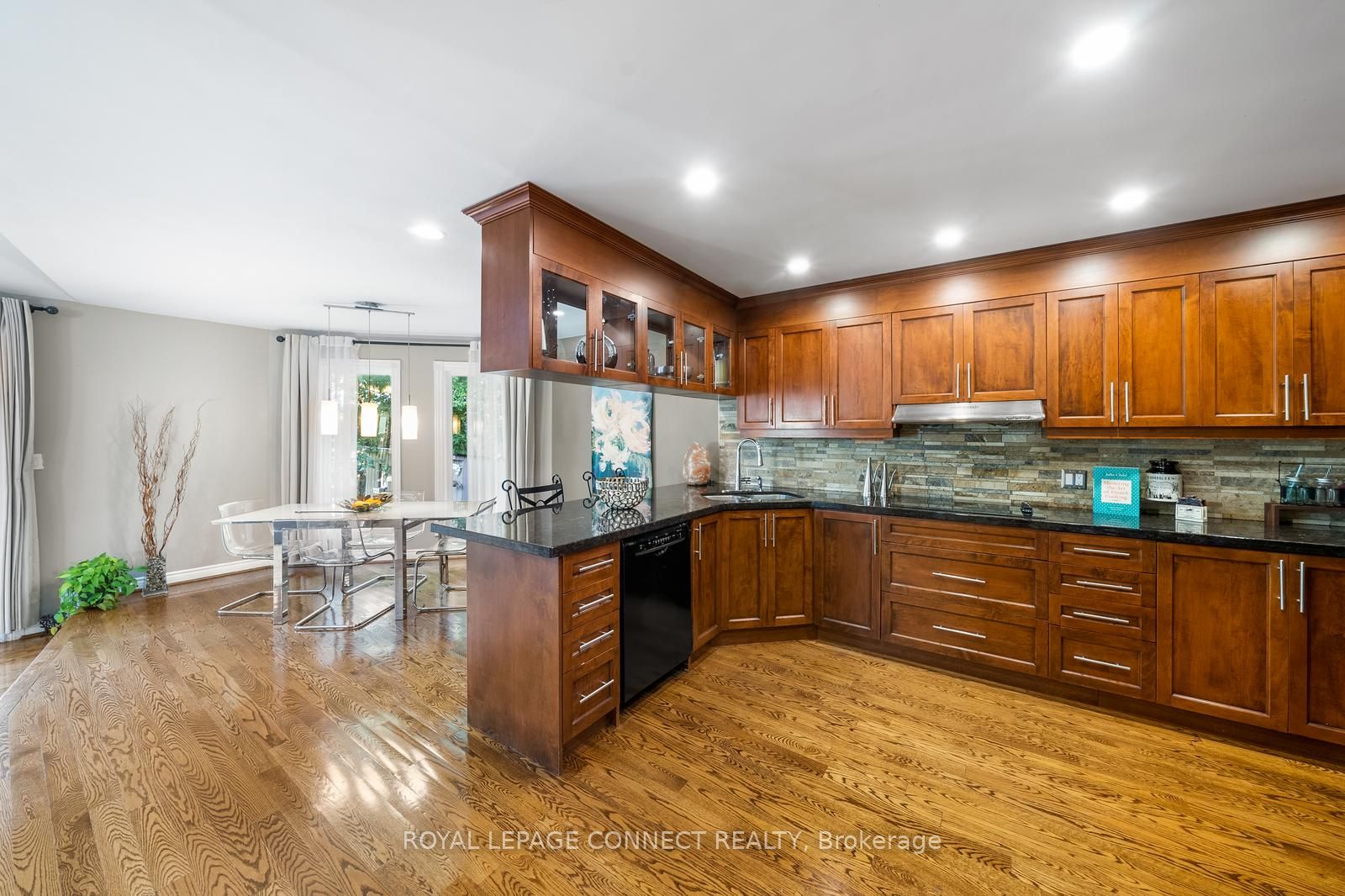 102 Hart Ave