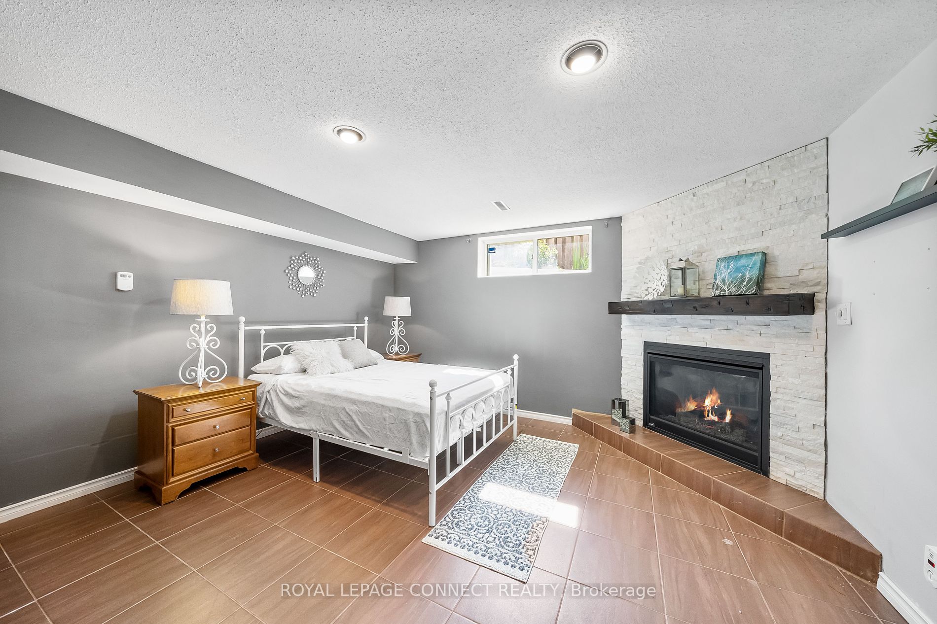 102 Hart Ave