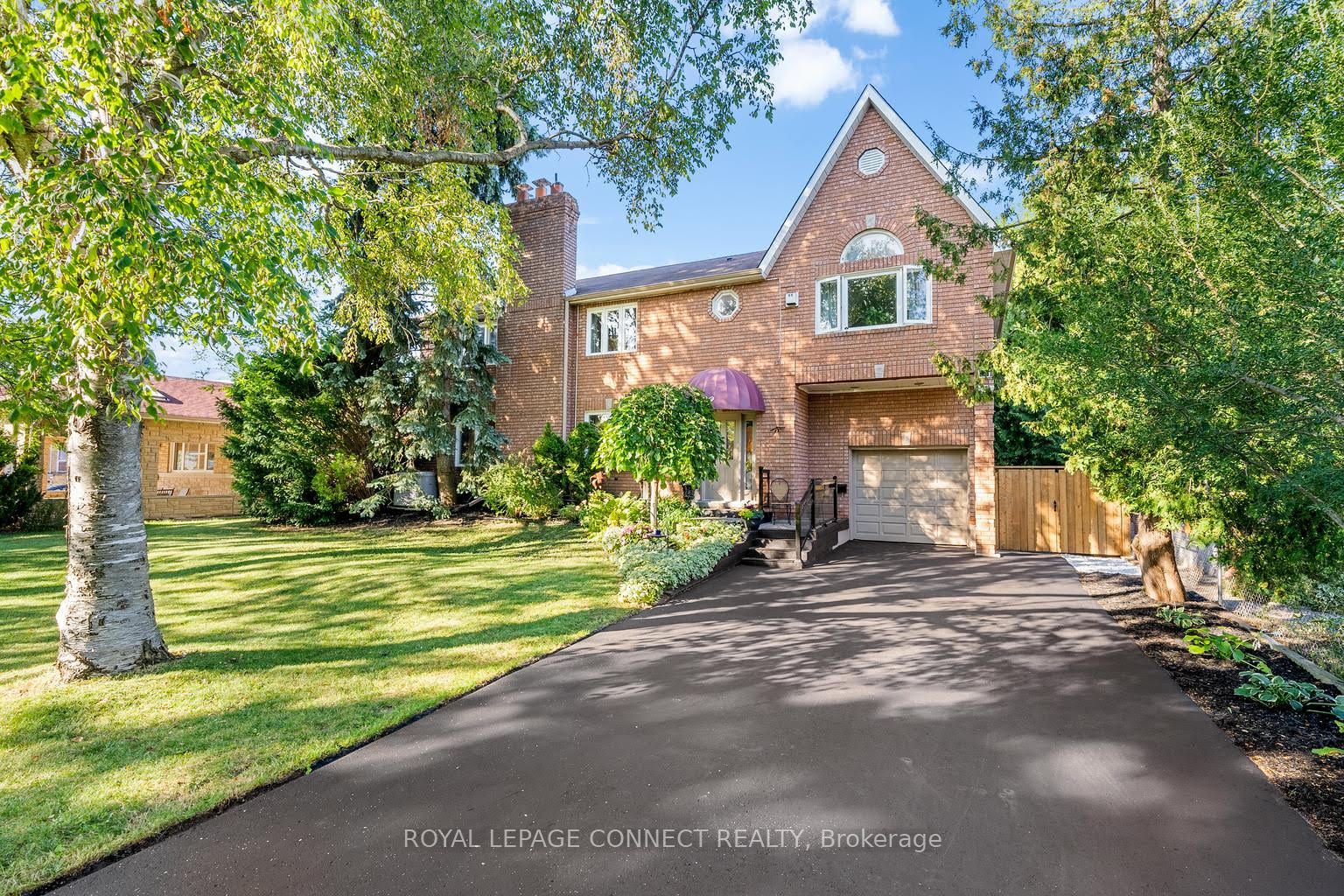 102 Hart Ave