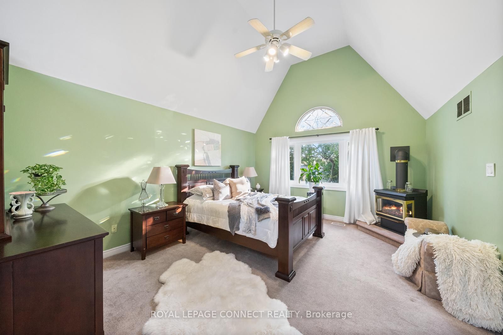 102 Hart Ave