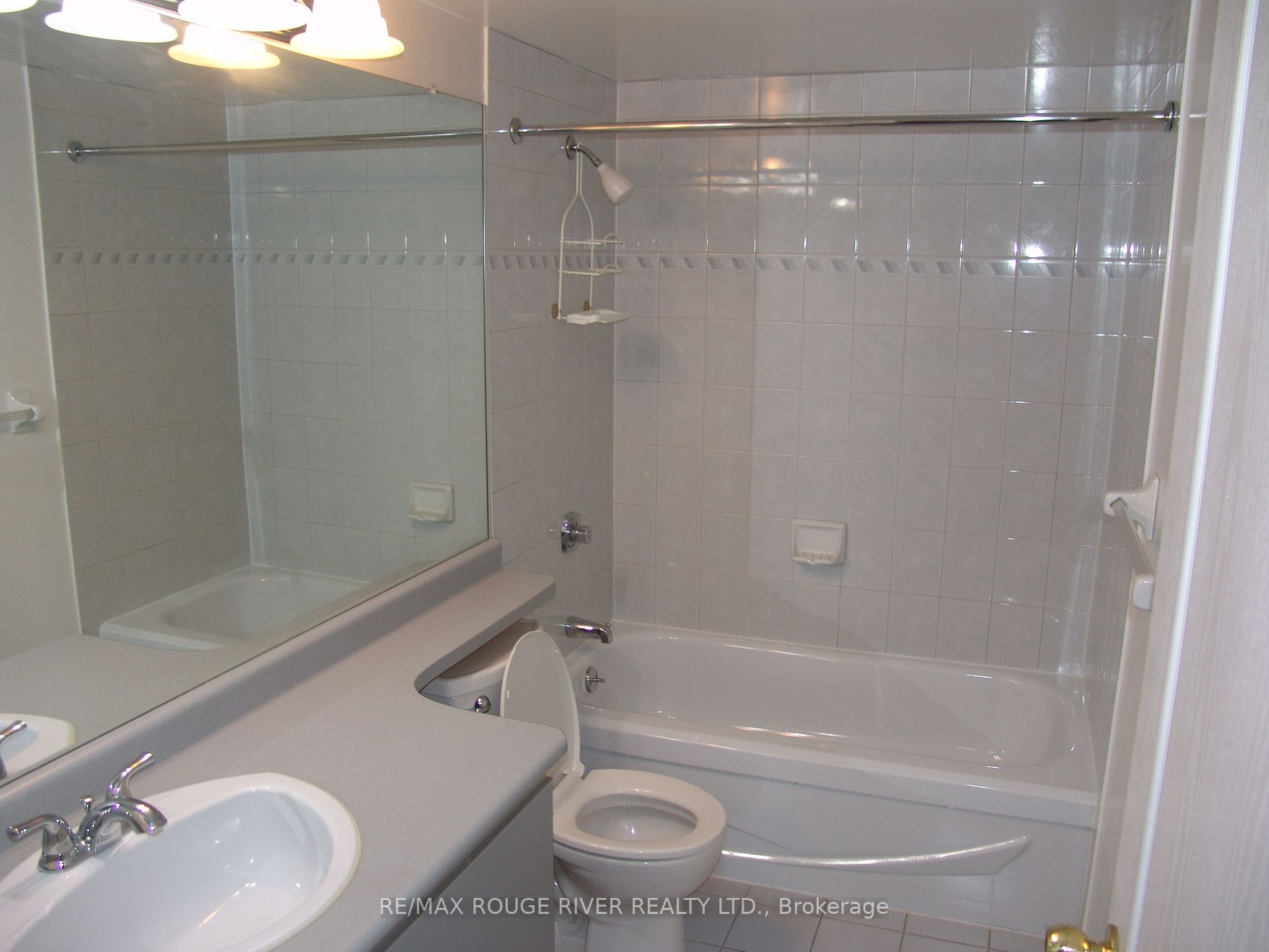 712 Rossland Rd E, #608