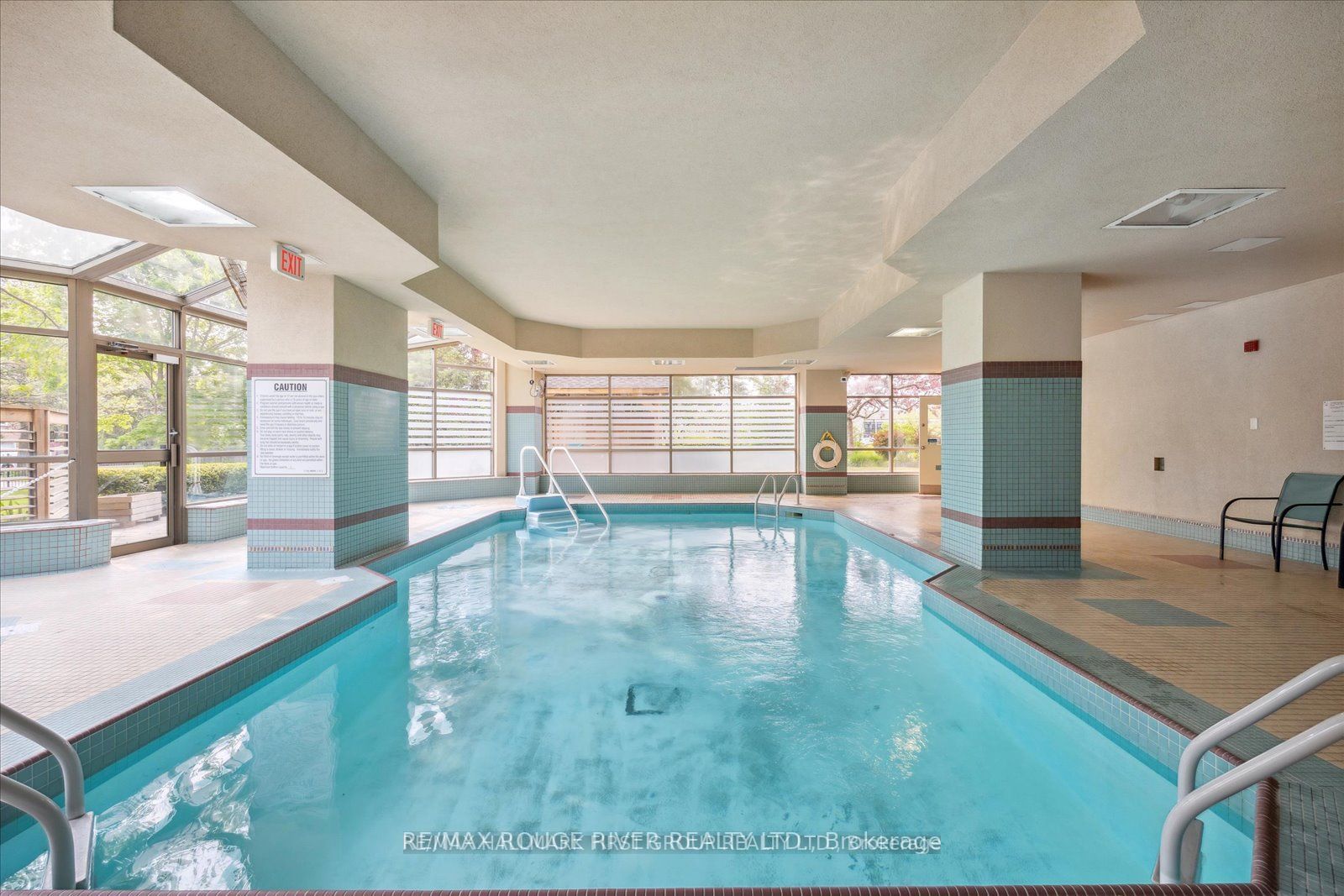 712 Rossland Rd E, #608