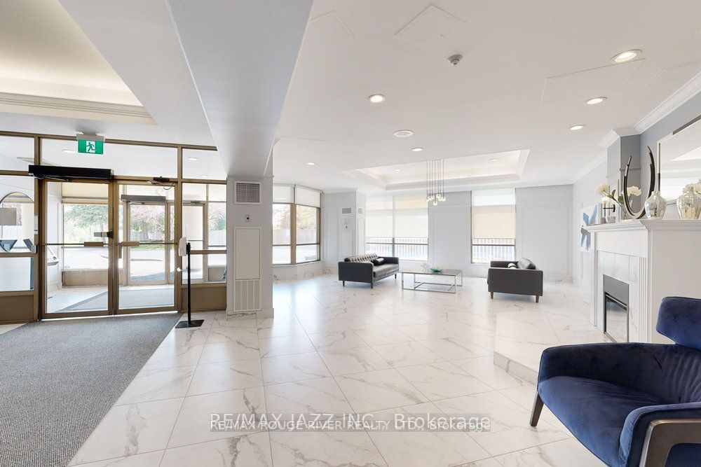 712 Rossland Rd E, #608