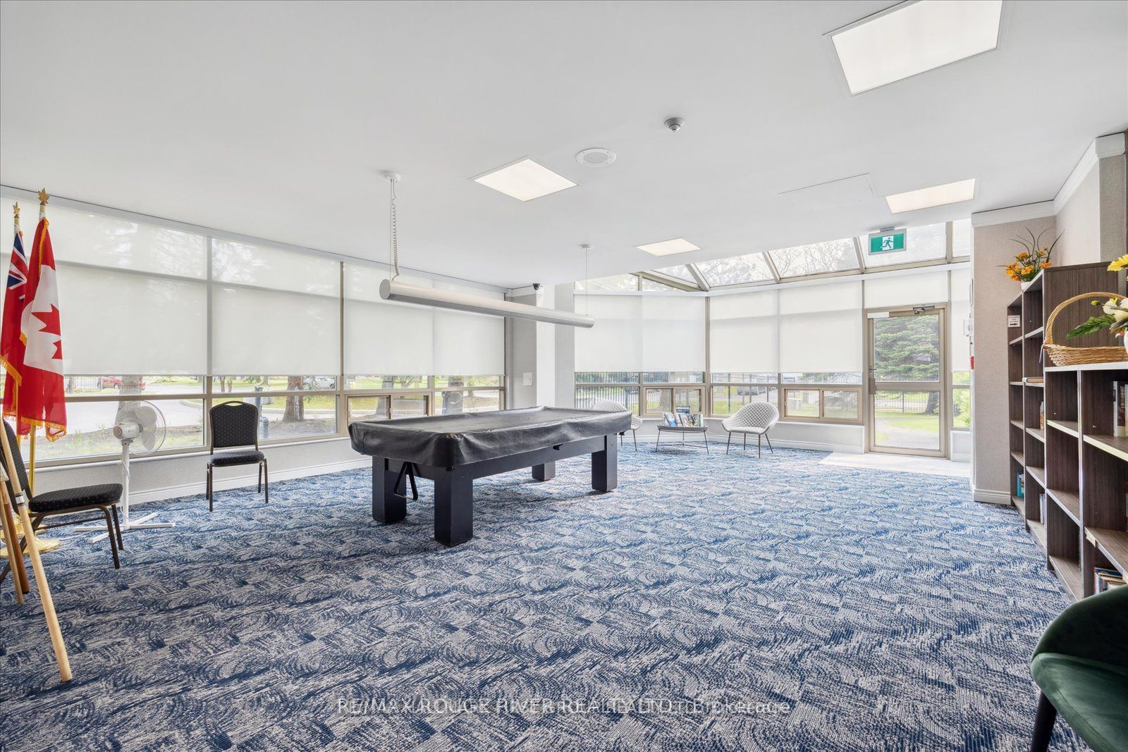 712 Rossland Rd E, #608