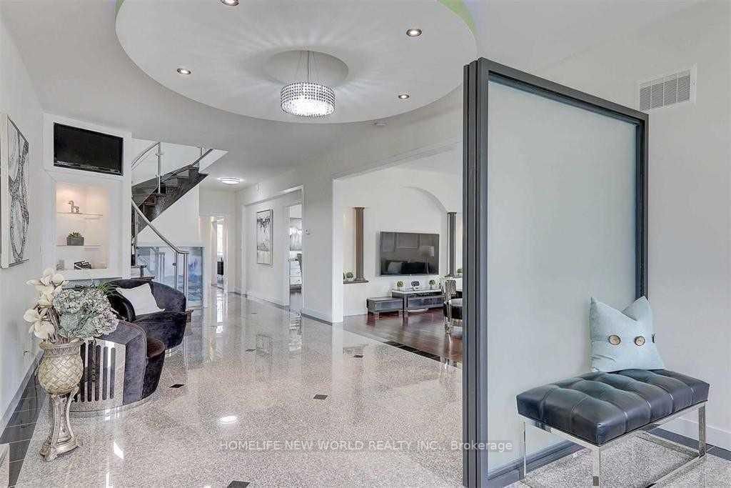 30 Rural Ave, #Upper