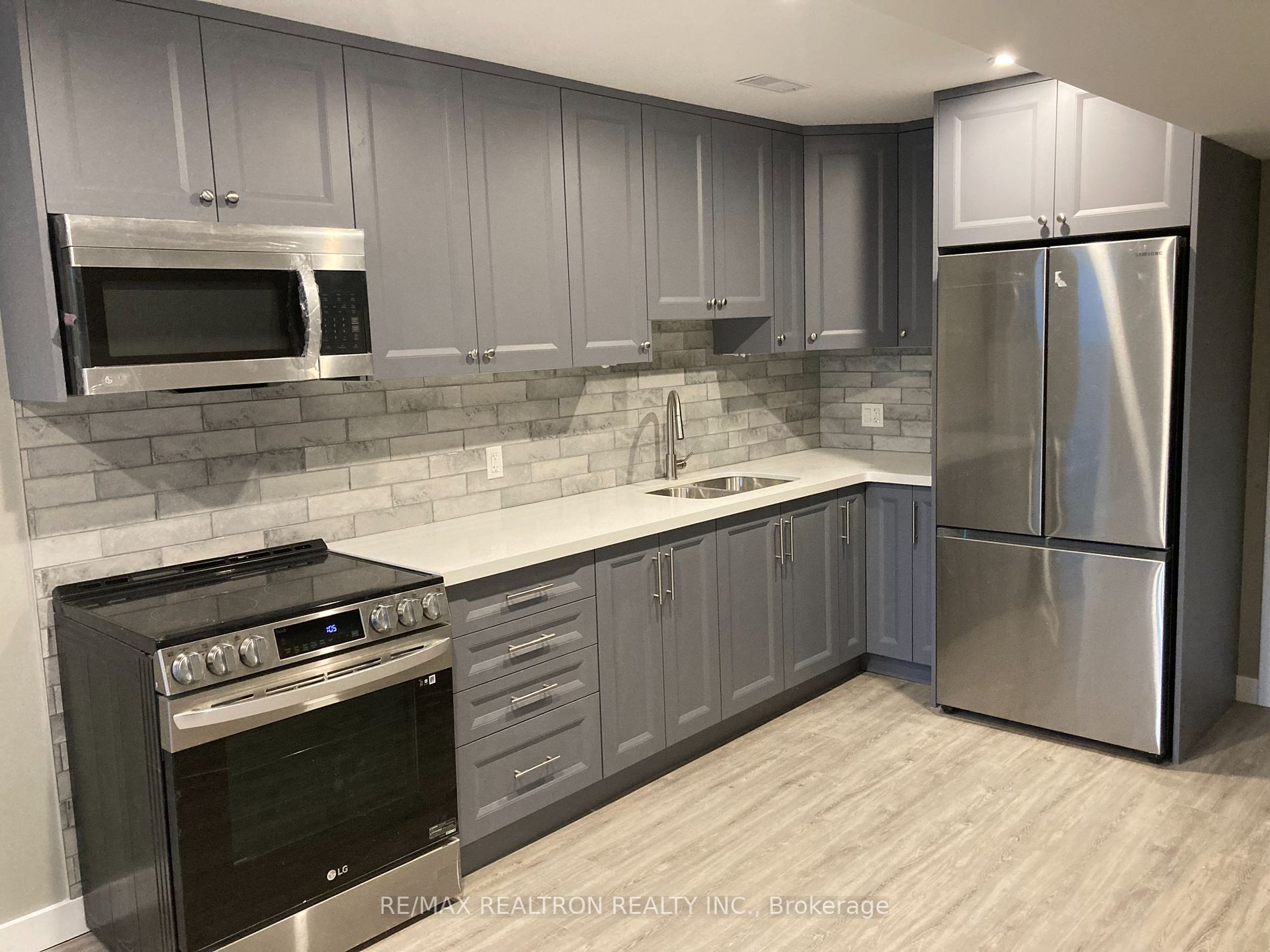 29 Ronald Hooper Ave, #Lower