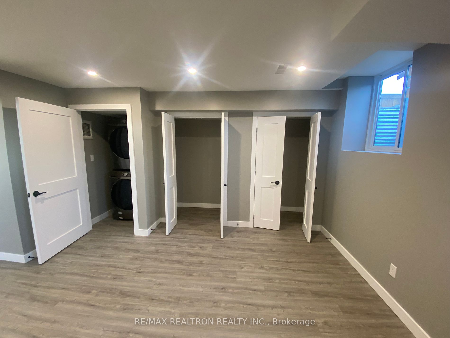 29 Ronald Hooper Ave, #Lower