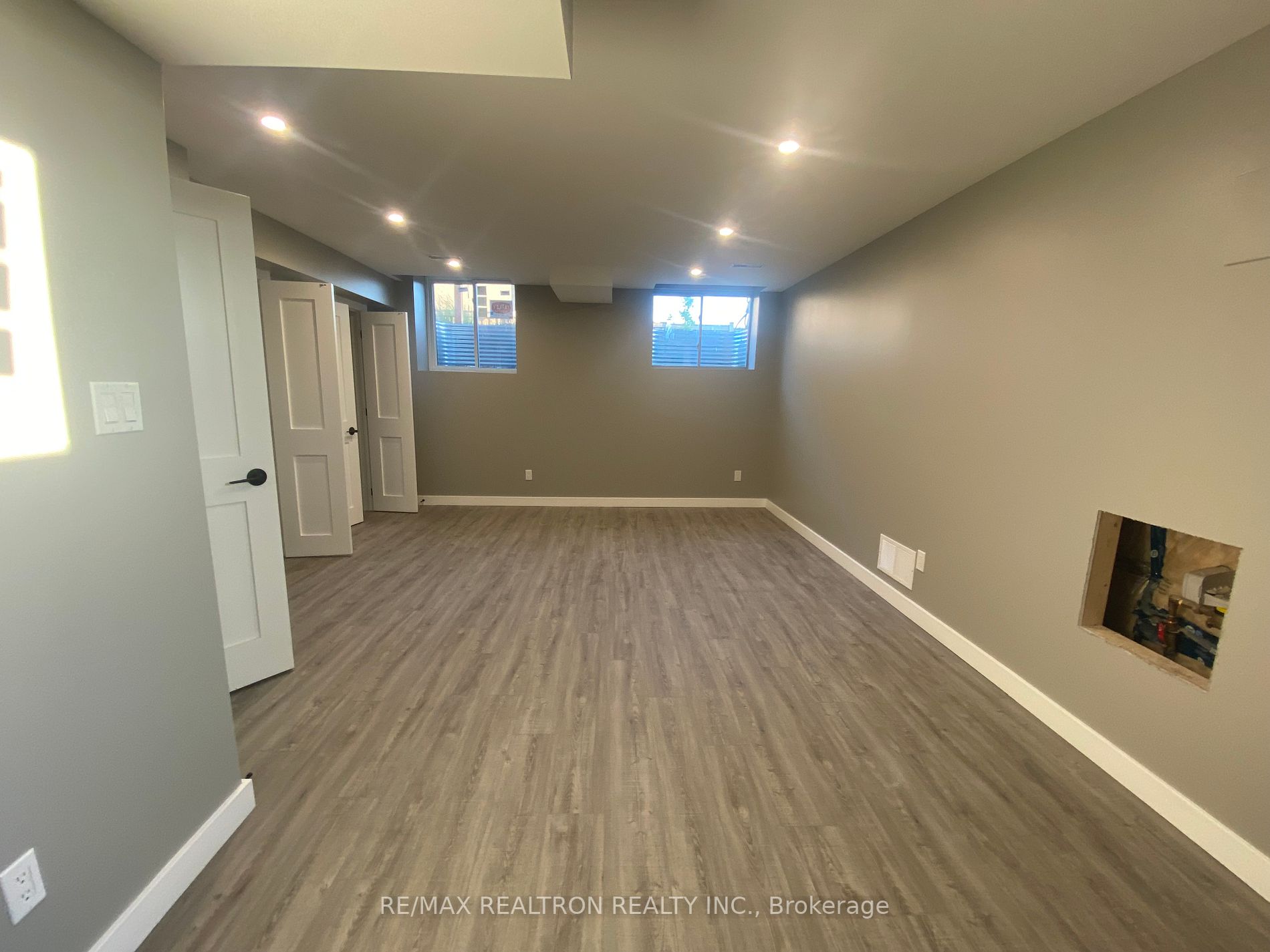 29 Ronald Hooper Ave, #Lower
