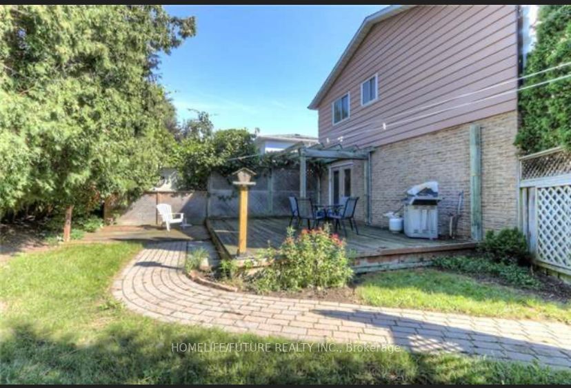 884 Sorrento Ave